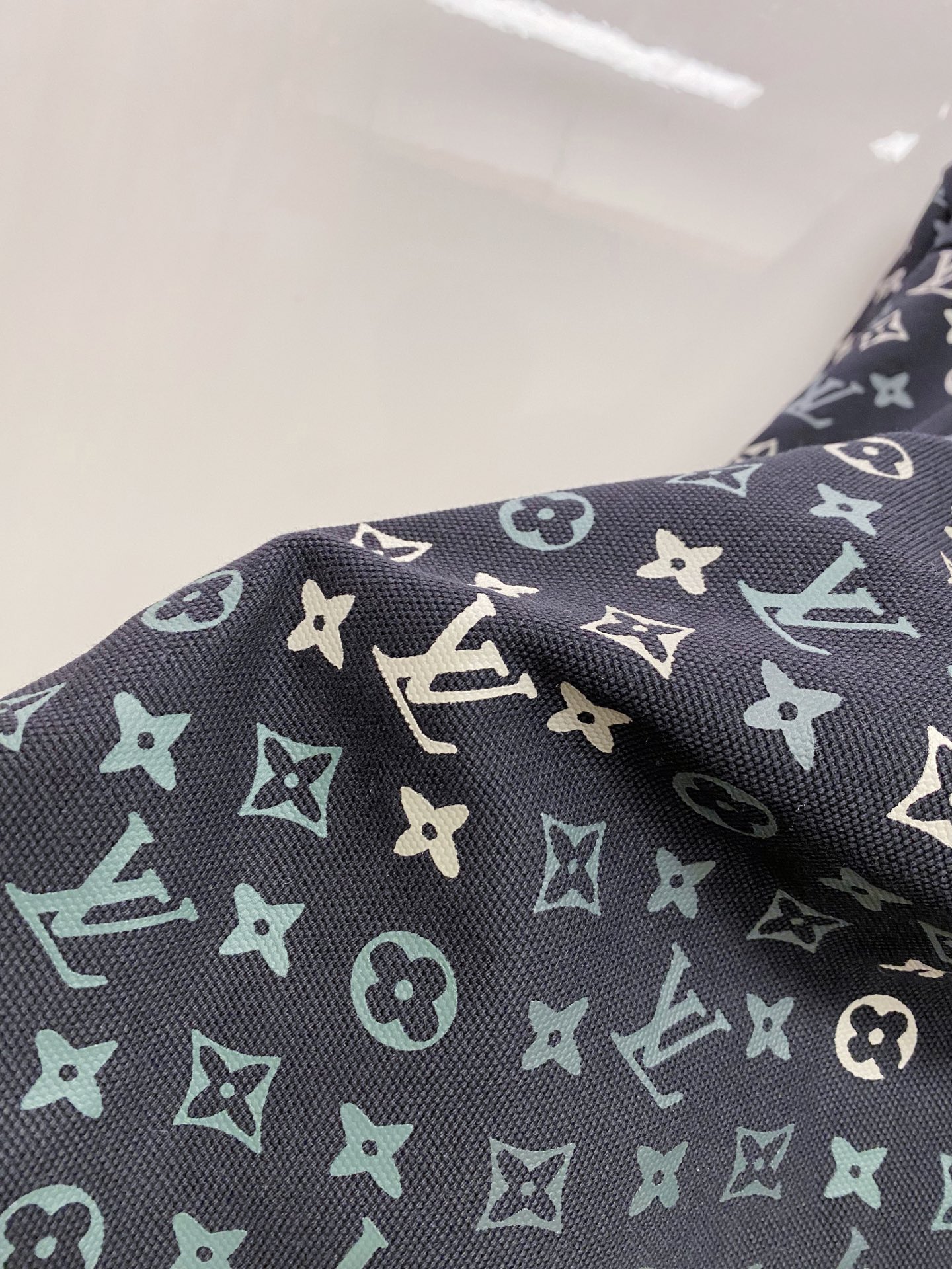 LV 2026ss春季新款夹克外套全高端版本！高定专柜面料辅料，透气舒适度高，细节无可挑剔，做工考究工艺