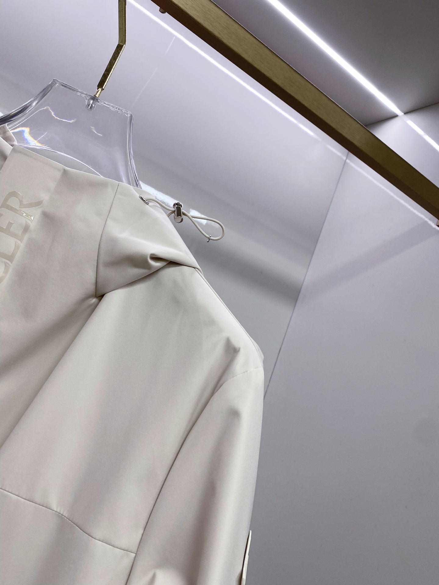 Moncler 蒙口 2026ss春季新款连帽夹克外套全高端版本！高定专柜面料辅料，透气舒适度高，细节无