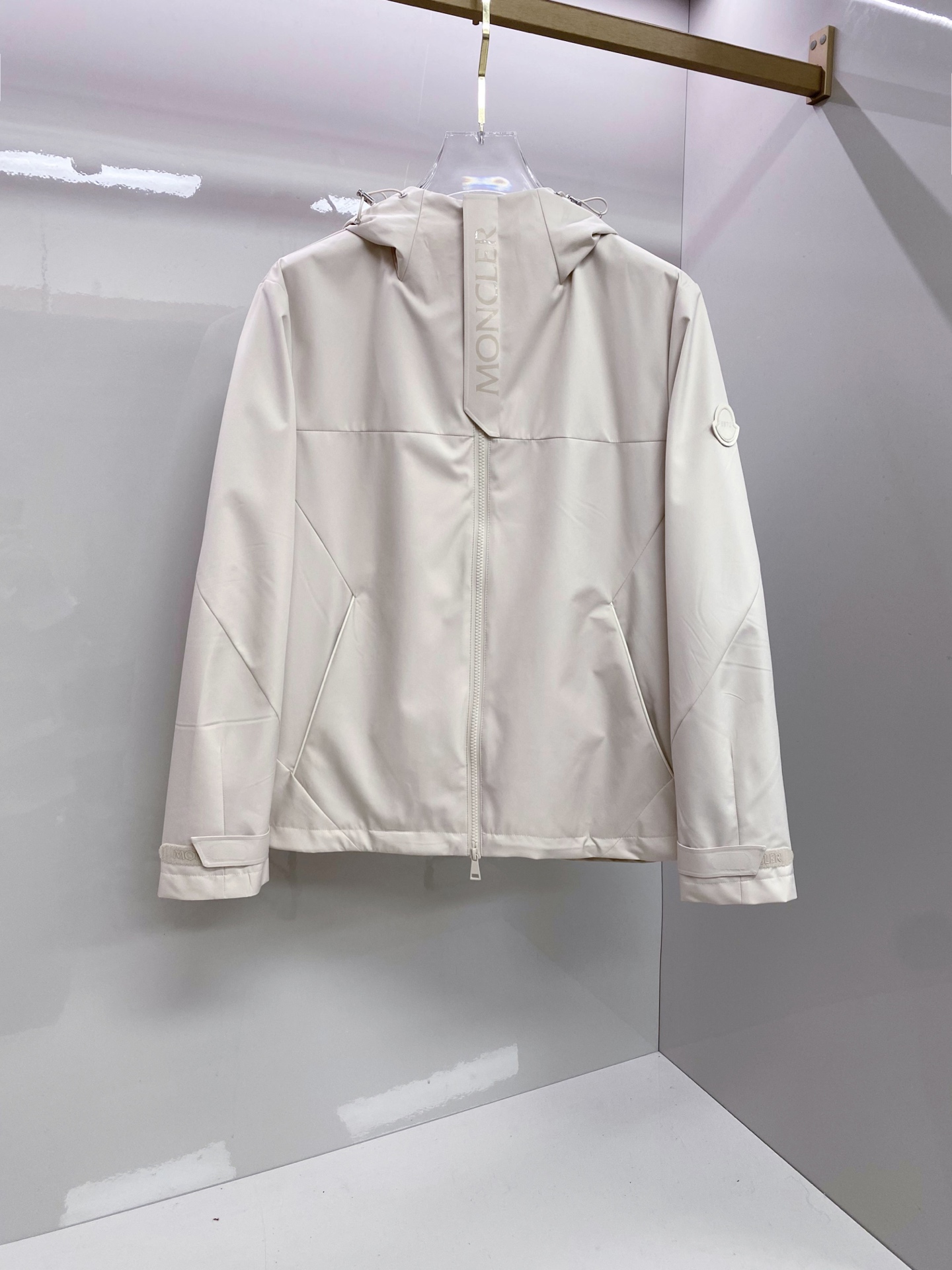 Moncler 蒙口 2026ss春季新款连帽夹克外套全高端版本！高定专柜面料辅料，透气舒适度高，细节无