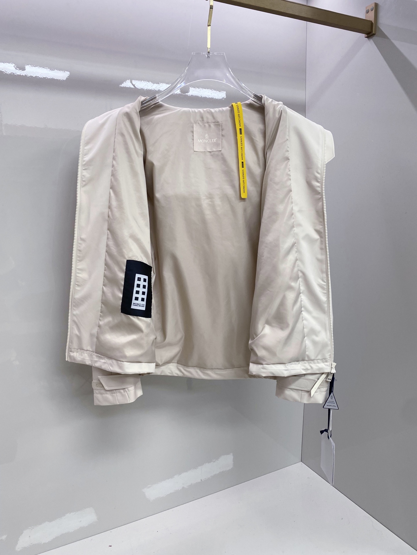 Moncler 蒙口 2026ss春季新款连帽夹克外套全高端版本！高定专柜面料辅料，透气舒适度高，细节无