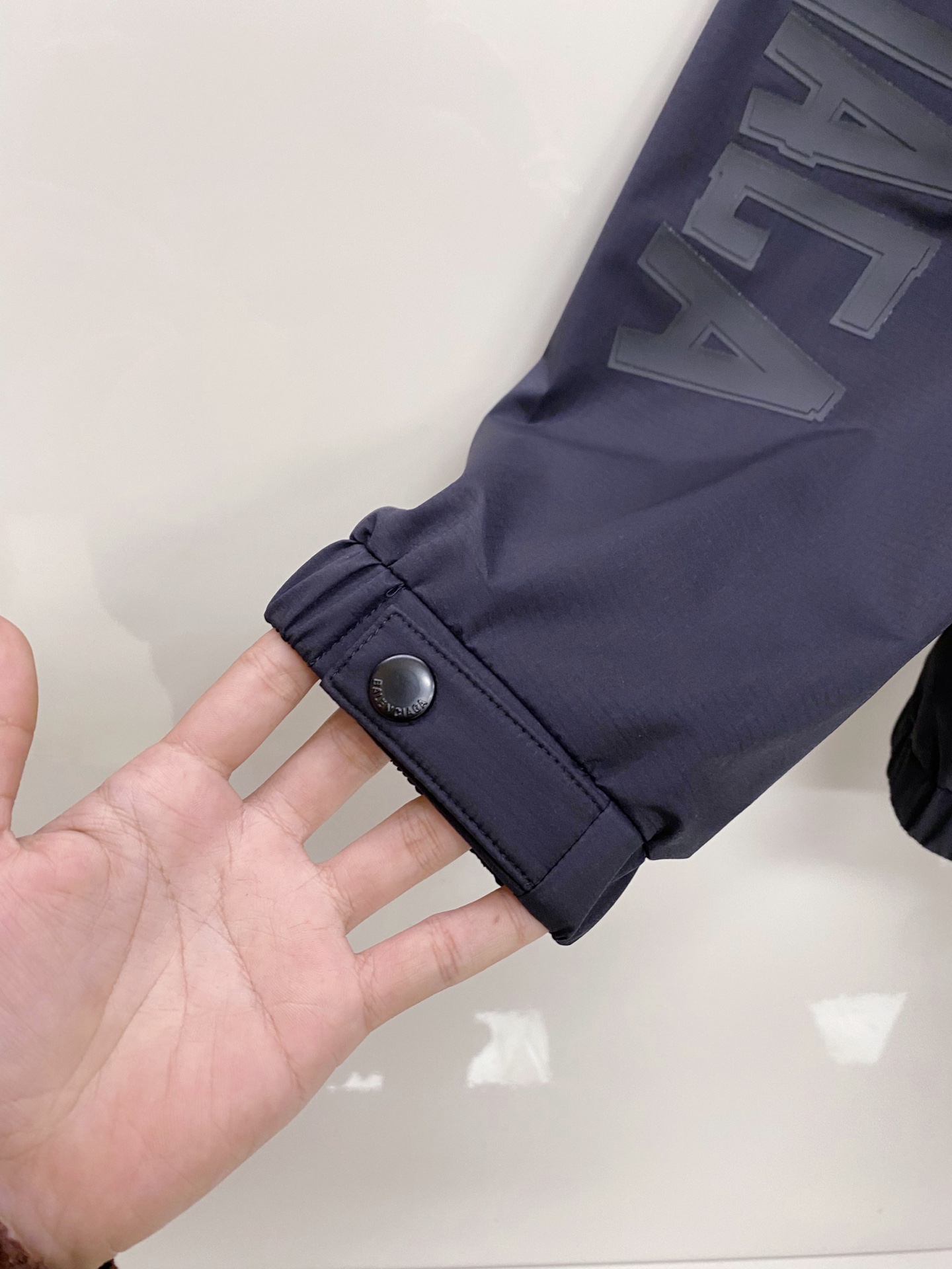 Balenciaga 巴黎世家 2026ss春季新款连帽夹克外套全高端版本！高定专柜面料辅料，透气舒适度