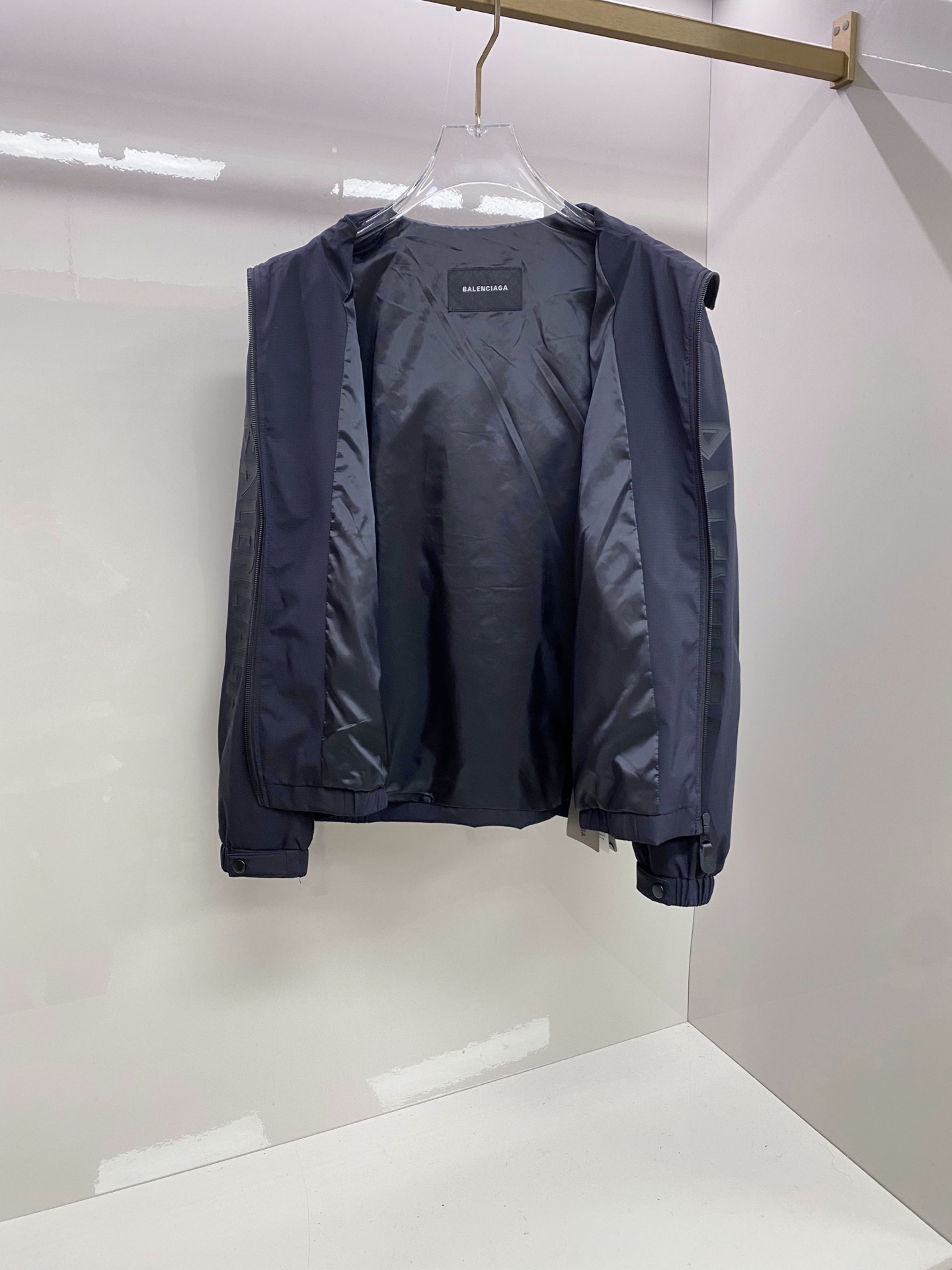 Balenciaga 巴黎世家 2026ss春季新款连帽夹克外套全高端版本！高定专柜面料辅料，透气舒适度