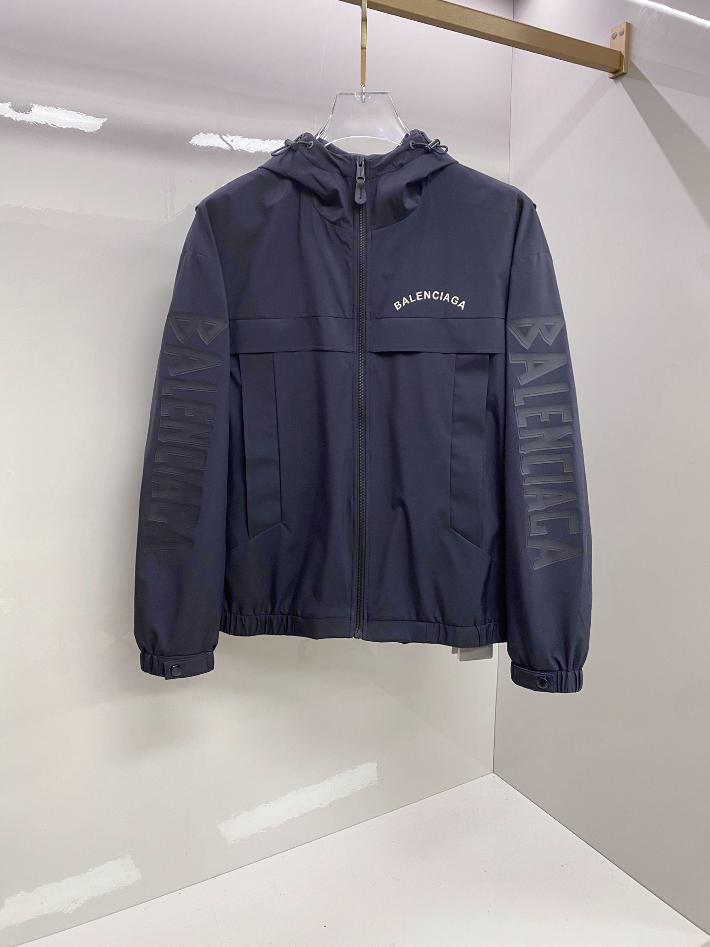 Balenciaga 巴黎世家 2026ss春季新款连帽夹克外套全高端版本！高定专柜面料辅料，透气舒适度