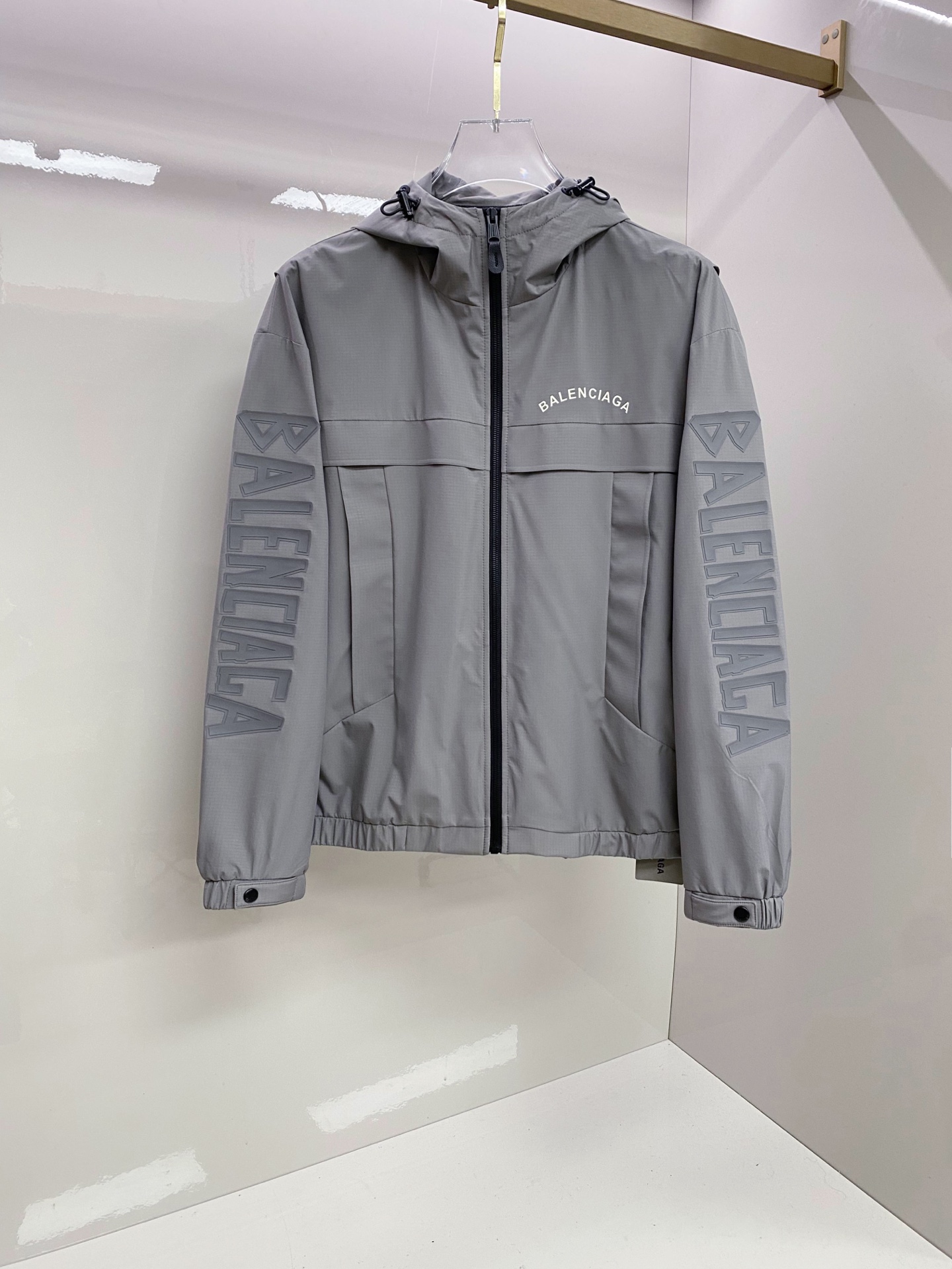 Balenciaga 巴黎世家 2026ss春季新款连帽夹克外套全高端版本！高定专柜面料辅料，透气舒适度