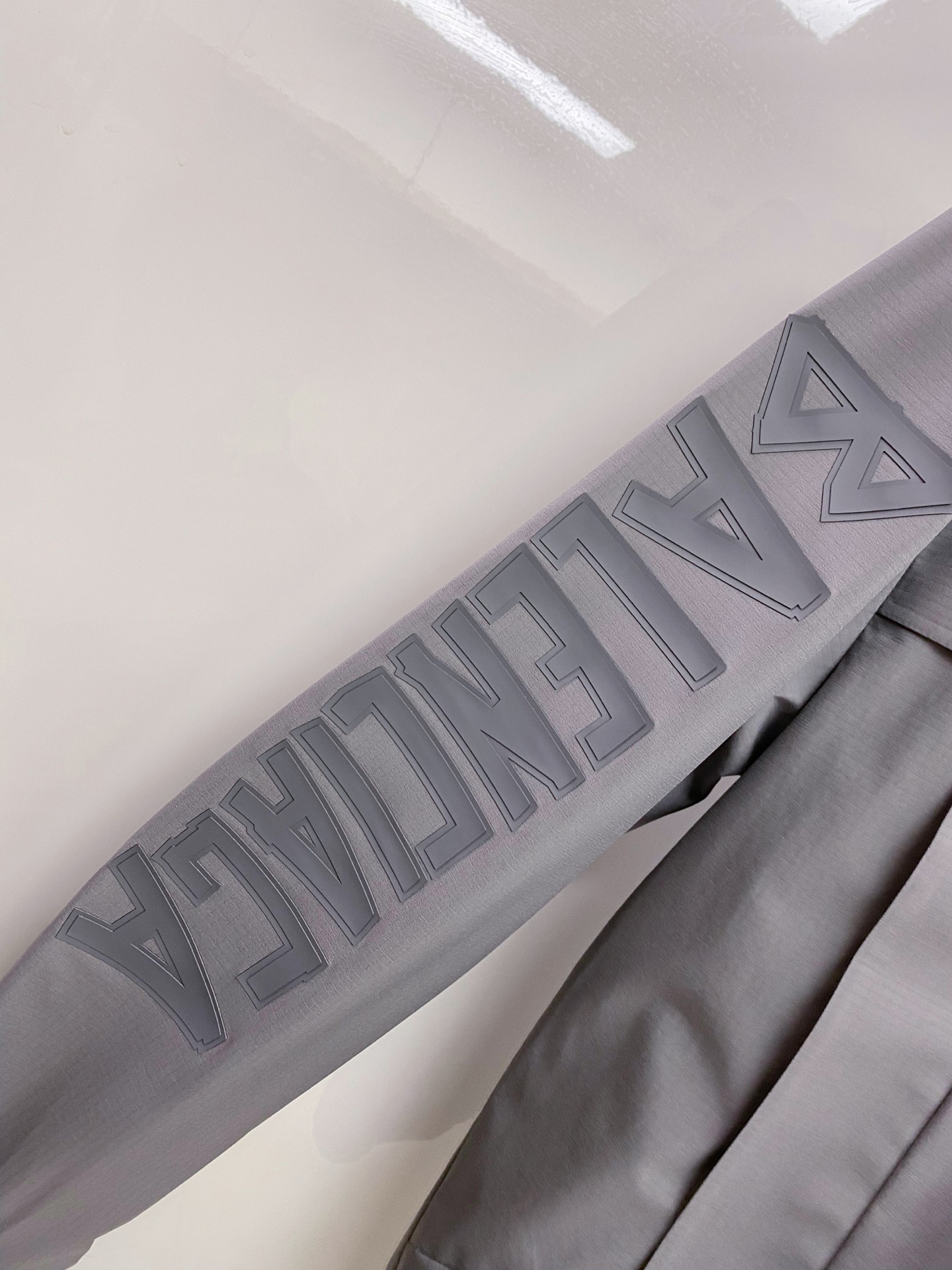 Balenciaga 巴黎世家 2026ss春季新款连帽夹克外套全高端版本！高定专柜面料辅料，透气舒适度