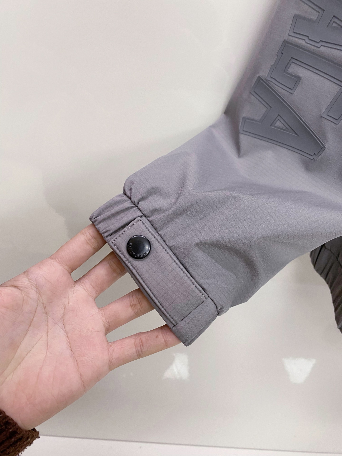 Balenciaga 巴黎世家 2026ss春季新款连帽夹克外套全高端版本！高定专柜面料辅料，透气舒适度