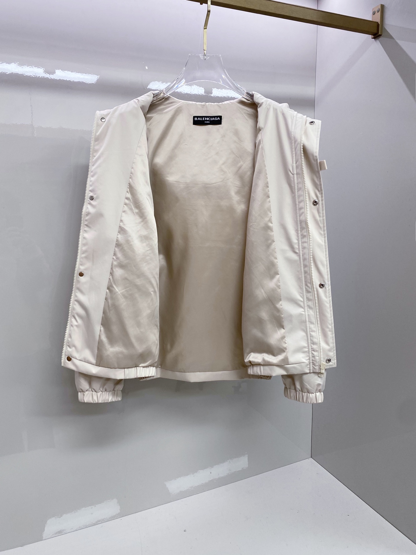 Balenciaga 巴黎世家 2026ss春季新款连帽夹克外套全高端版本！高定专柜面料辅料，透气舒适度