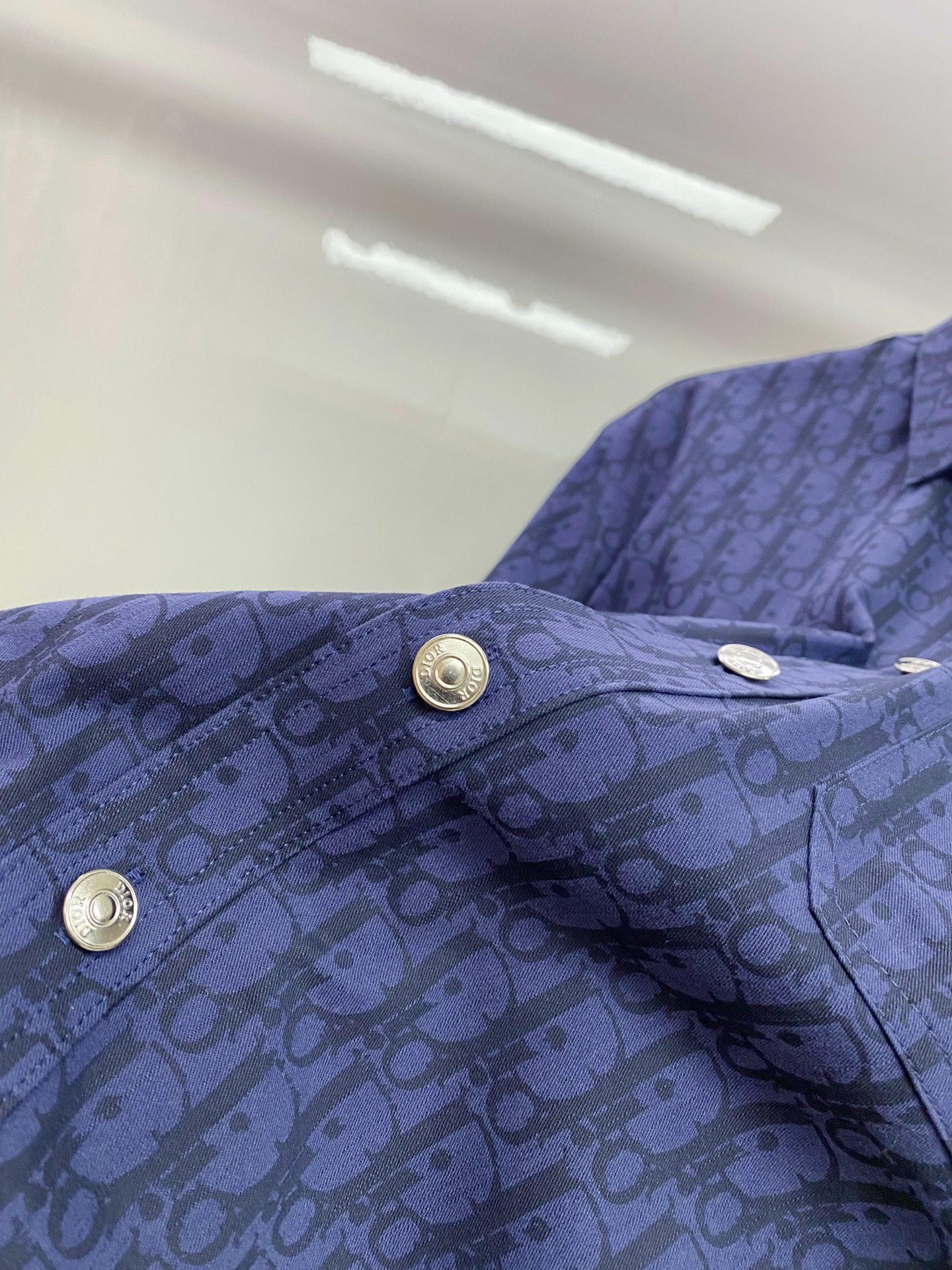 Dior 迪奥 CD 2026ss春季新款衬衫 全身logo老花满印牛仔衬衫 定制水洗面料 超高工艺的拔