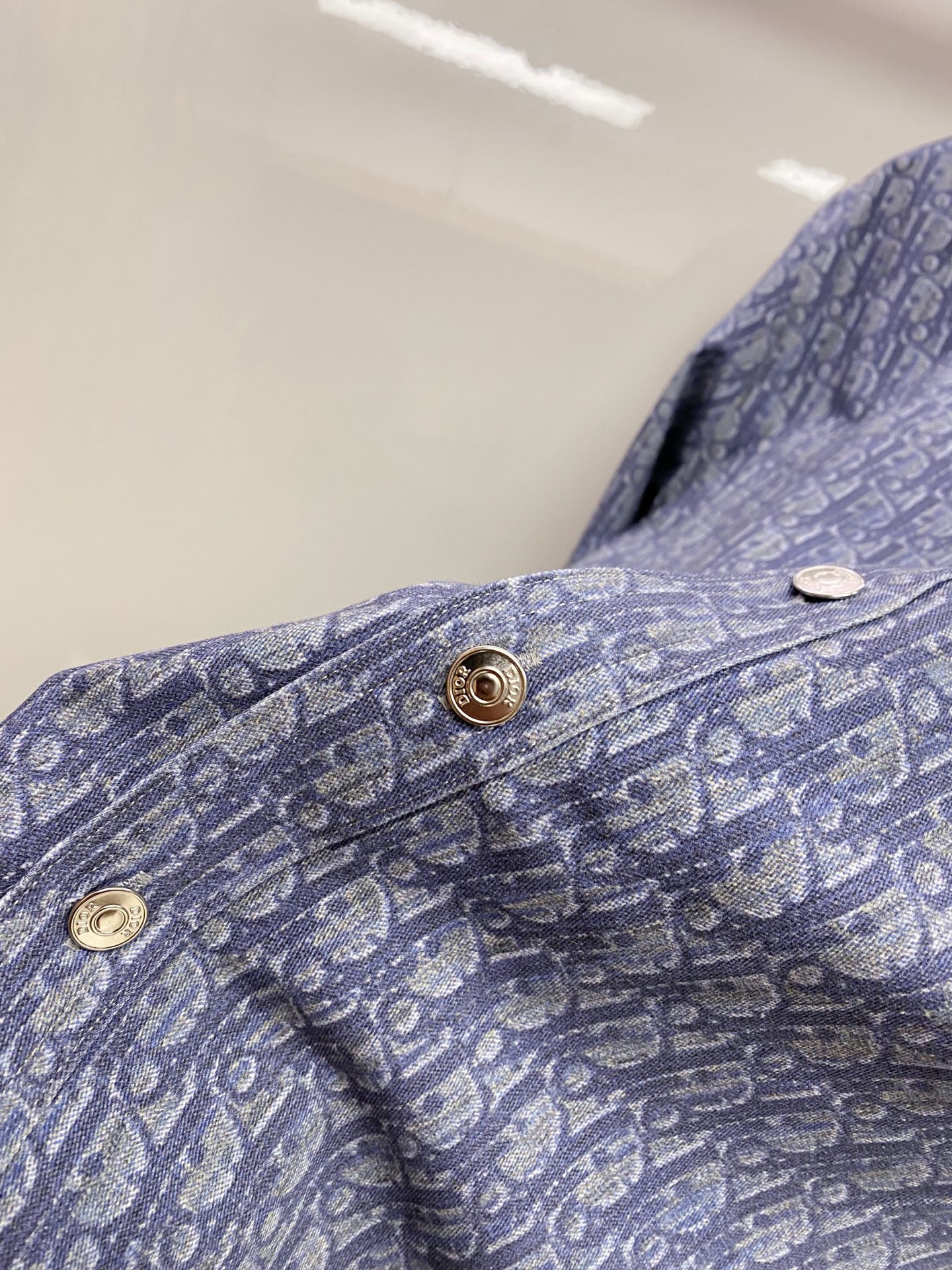 Dior 迪奥 CD 2026ss春季新款衬衫 全身logo老花满印牛仔衬衫 定制水洗面料 超高工艺的拔