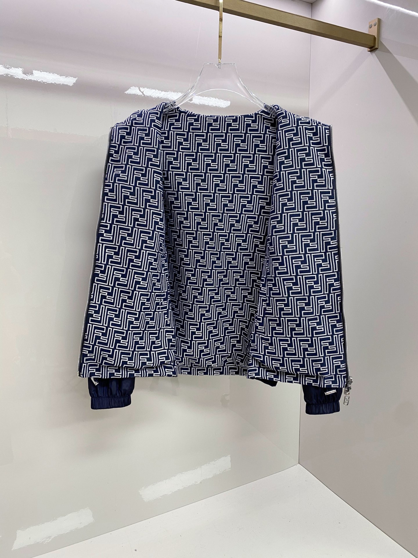 Fendi 芬迪 2026新款连帽夹克春装外套、双面可穿、新款发布、顶级品质>(夹克系列)专柜官网同步发