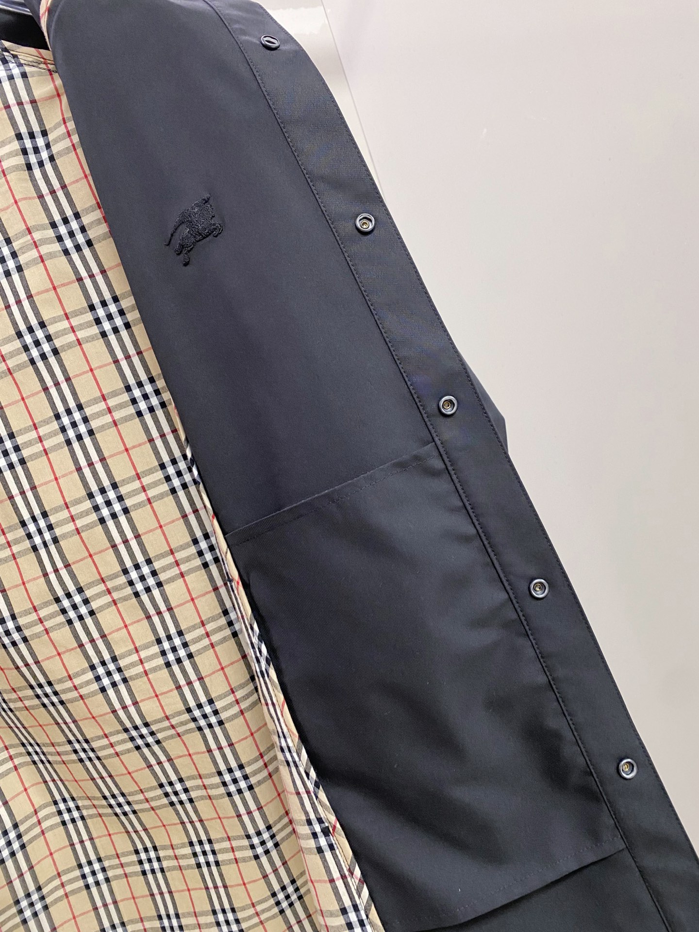 Burberry 巴宝莉2026ss春季新款夹克外套全高端版本！高定专柜面料辅料，透气舒适度高，细节无可