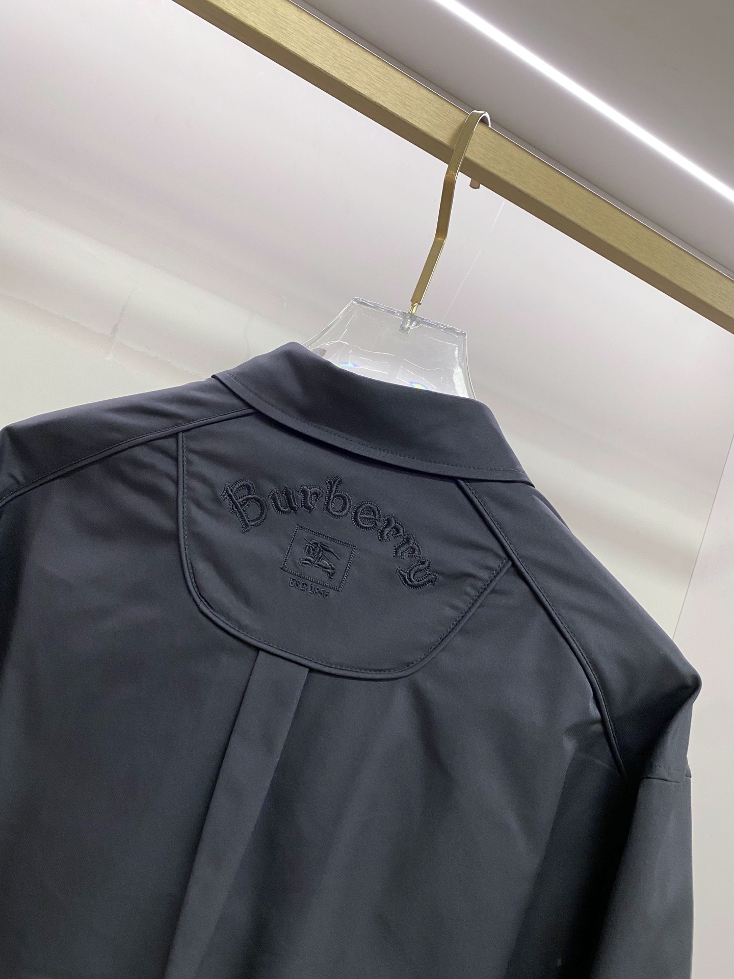 Burberry 巴宝莉2026ss春季新款夹克外套全高端版本！高定专柜面料辅料，透气舒适度高，细节无可