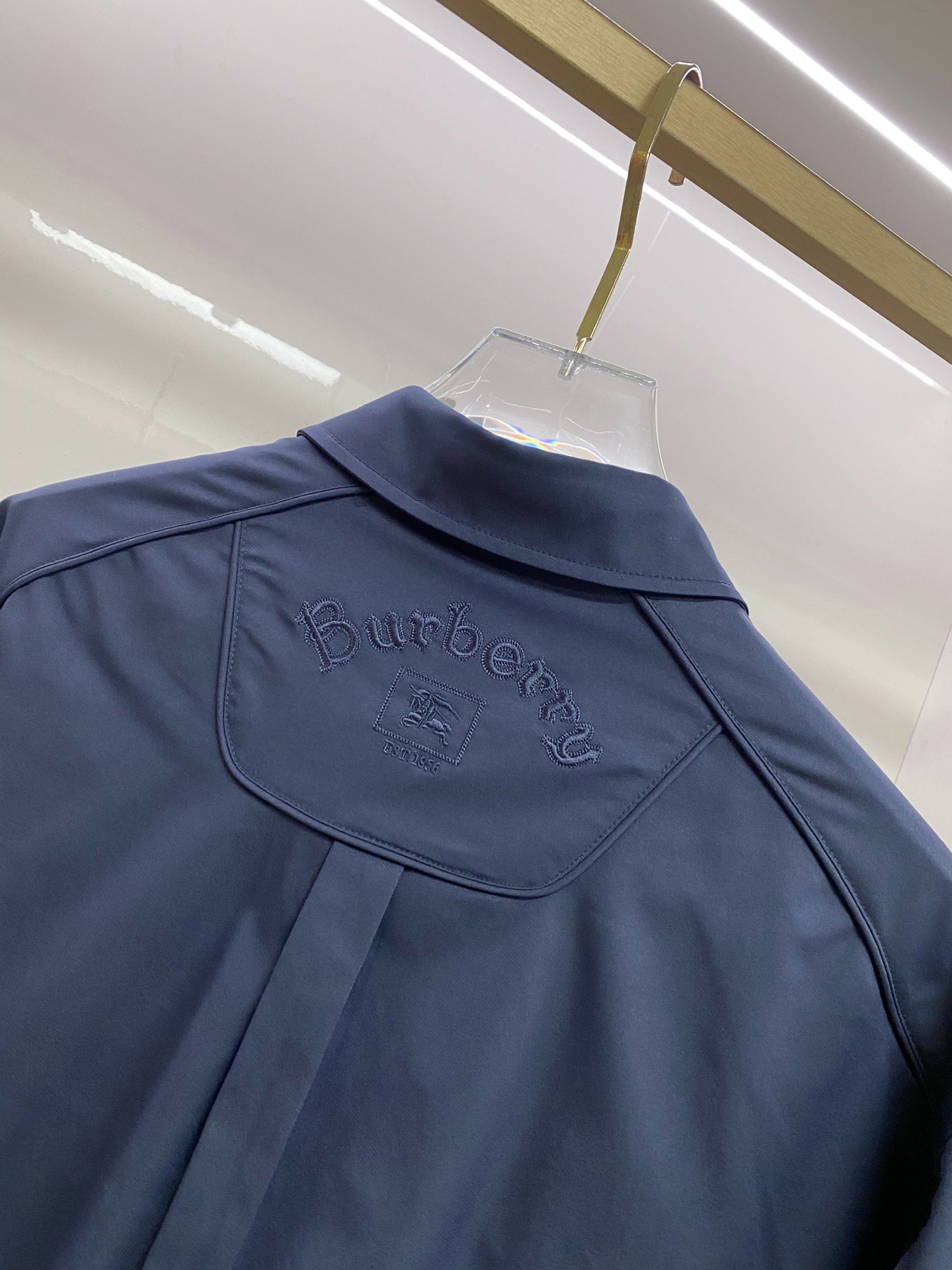Burberry 巴宝莉2026ss春季新款夹克外套全高端版本！高定专柜面料辅料，透气舒适度高，细节无可