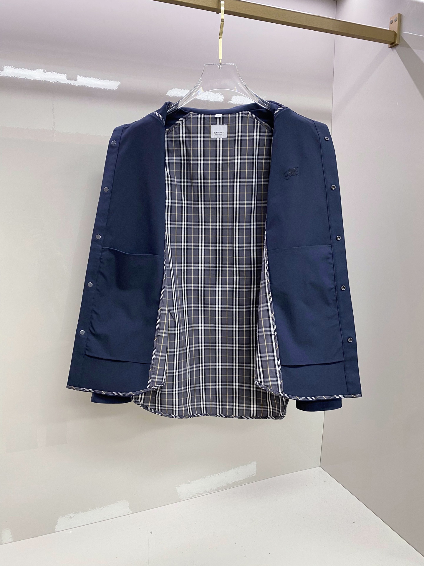 Burberry 巴宝莉2026ss春季新款夹克外套全高端版本！高定专柜面料辅料，透气舒适度高，细节无可