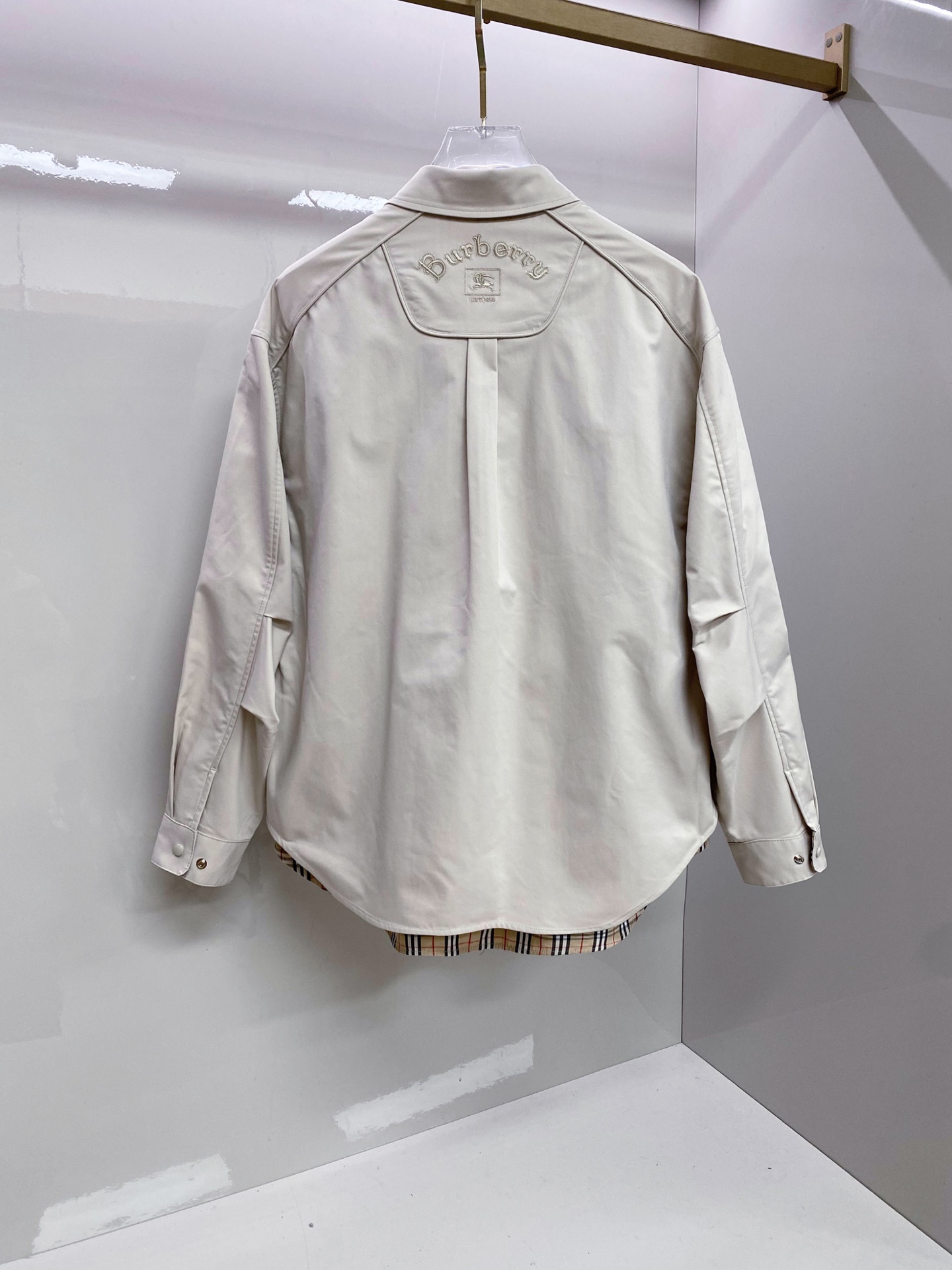 Burberry 巴宝莉2026ss春季新款夹克外套全高端版本！高定专柜面料辅料，透气舒适度高，细节无可