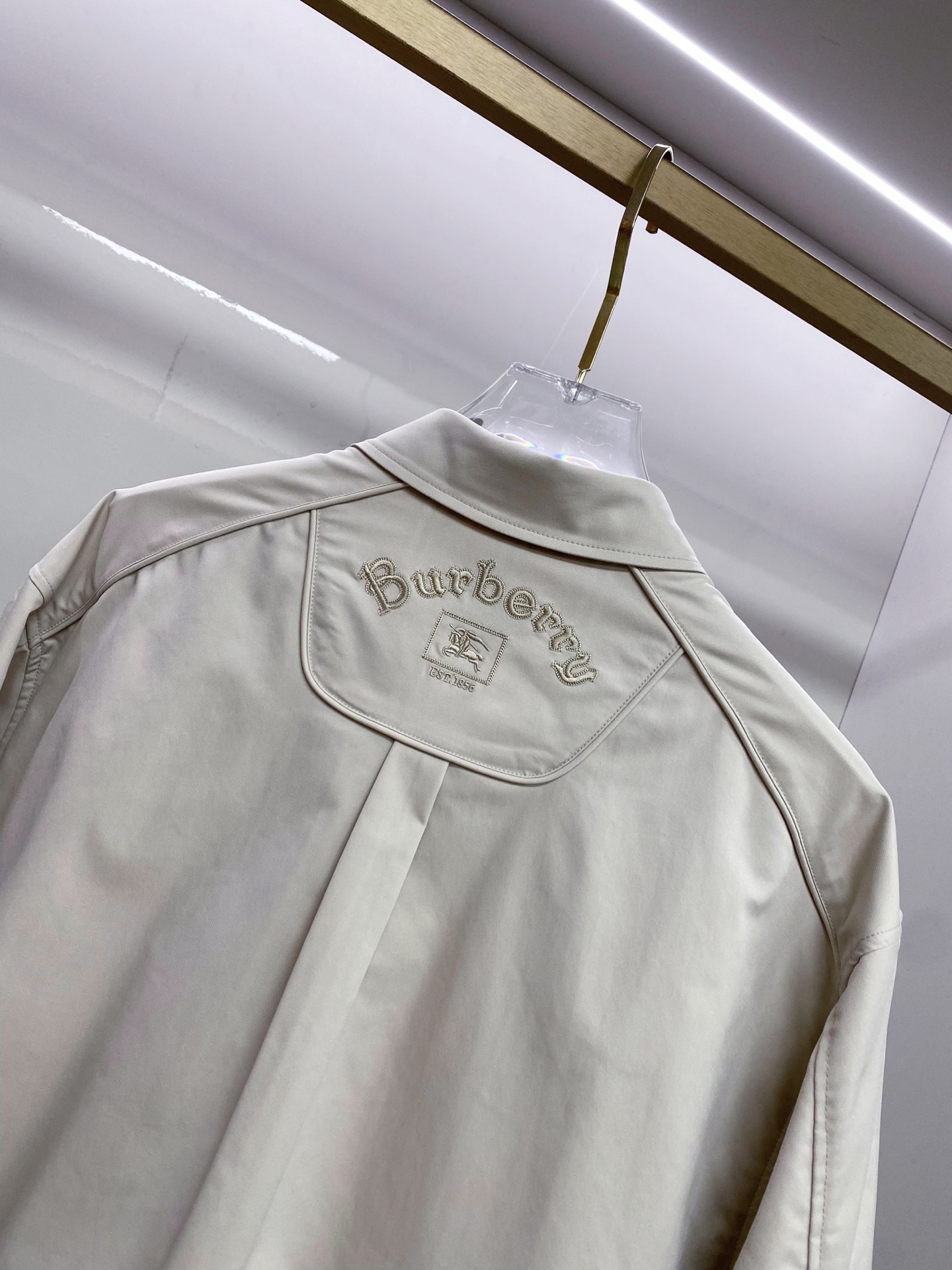 Burberry 巴宝莉2026ss春季新款夹克外套全高端版本！高定专柜面料辅料，透气舒适度高，细节无可