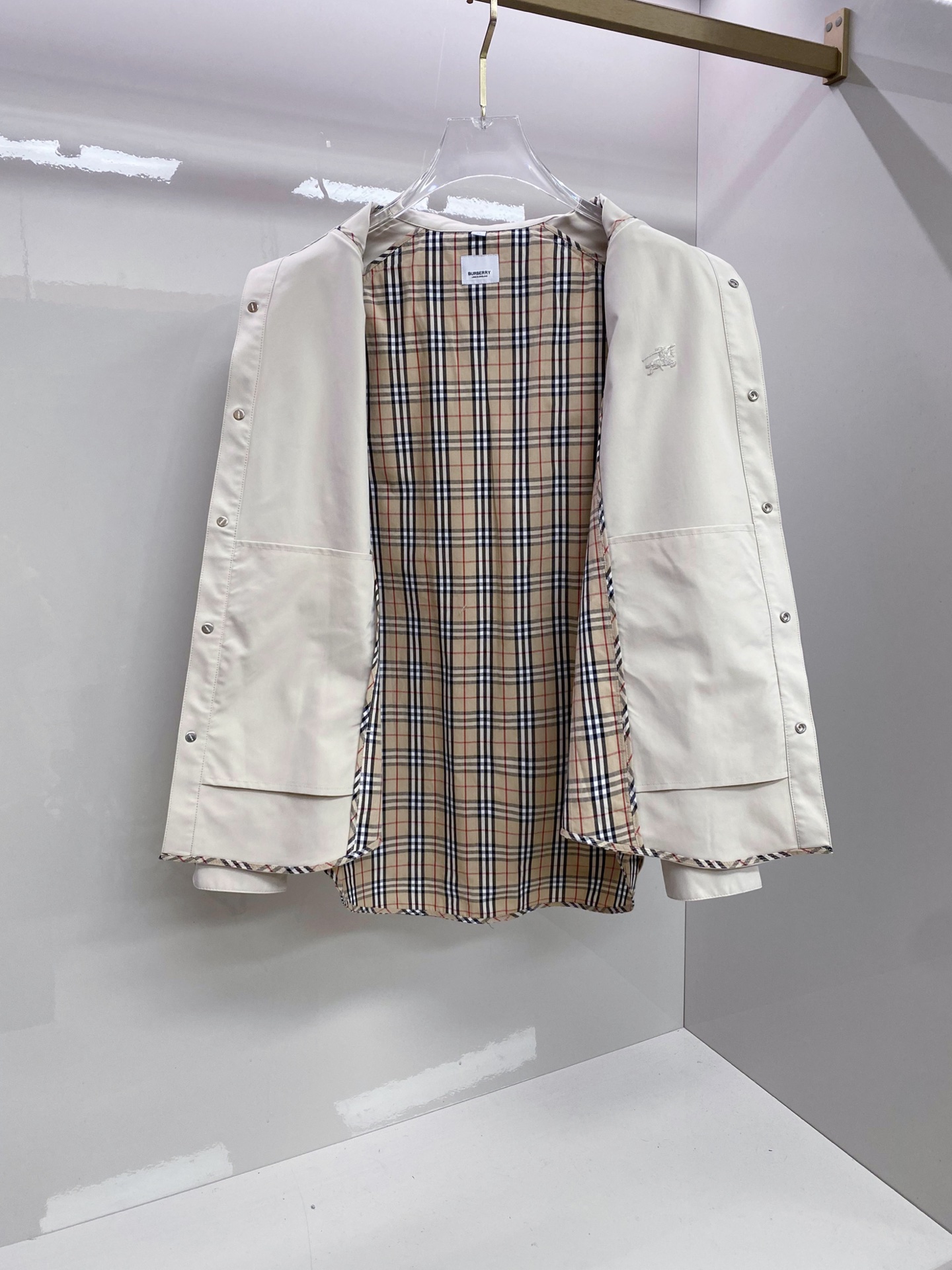 Burberry 巴宝莉2026ss春季新款夹克外套全高端版本！高定专柜面料辅料，透气舒适度高，细节无可