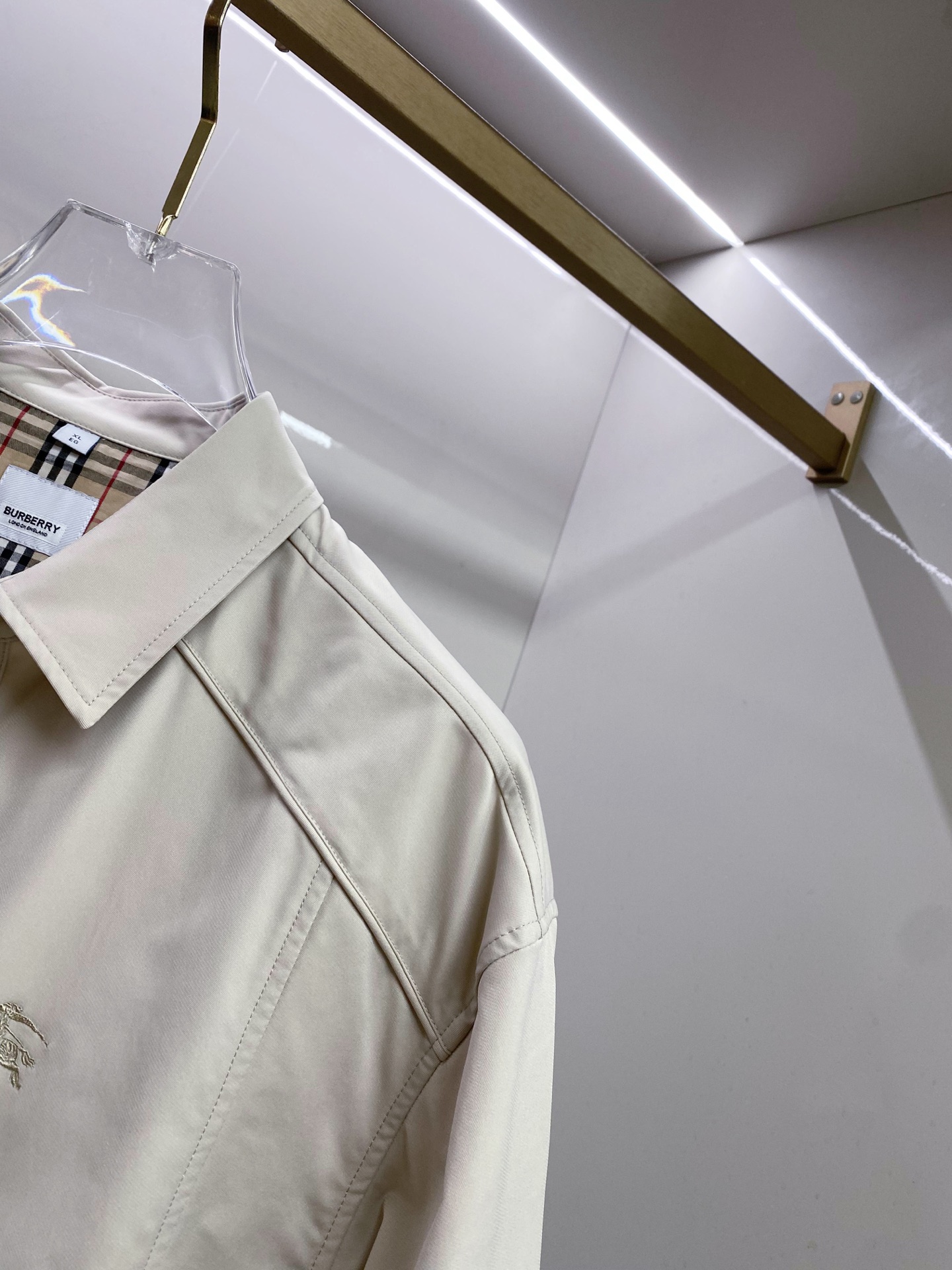 Burberry 巴宝莉2026ss春季新款夹克外套全高端版本！高定专柜面料辅料，透气舒适度高，细节无可