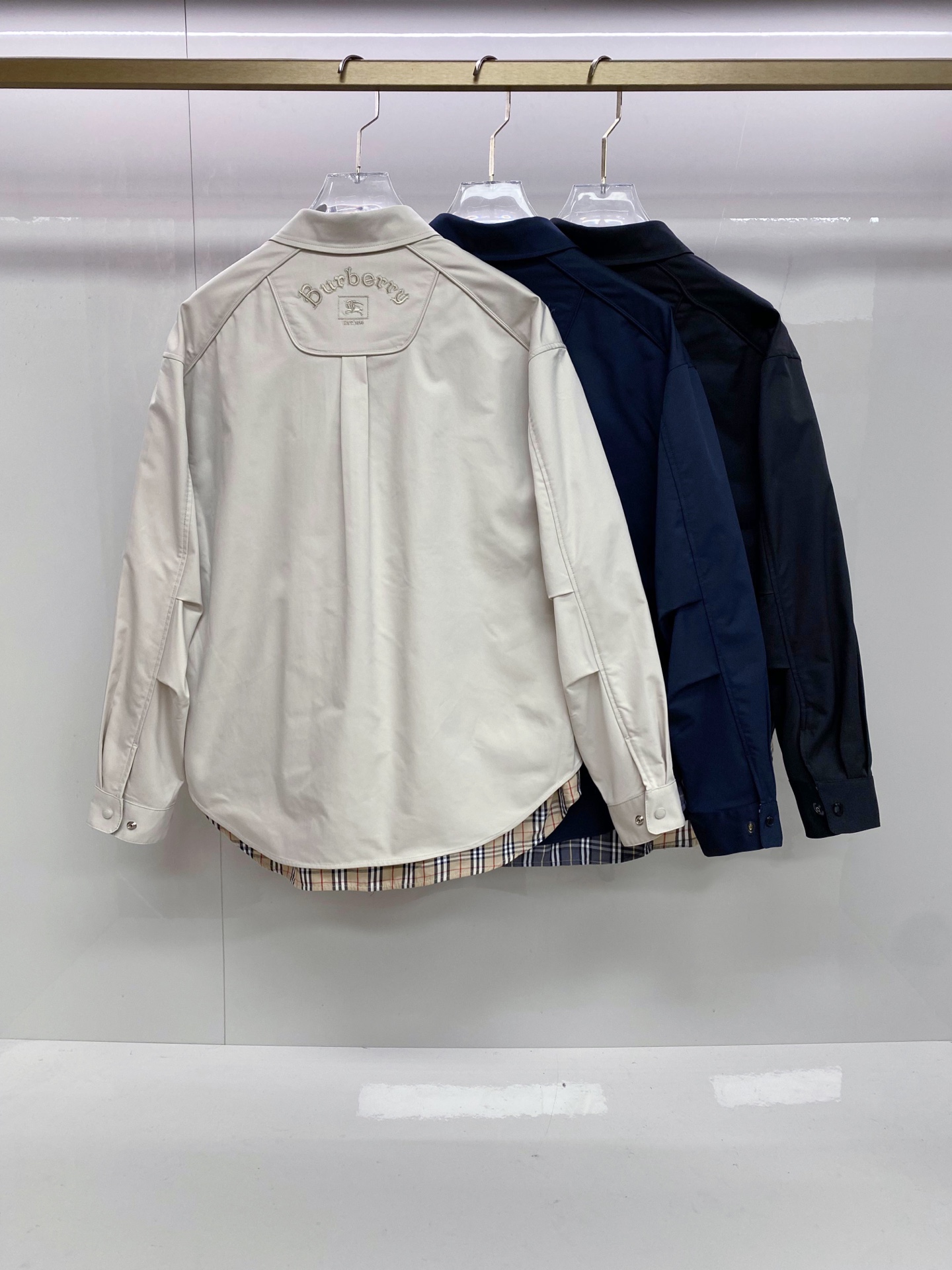 Burberry 巴宝莉2026ss春季新款夹克外套全高端版本！高定专柜面料辅料，透气舒适度高，细节无可