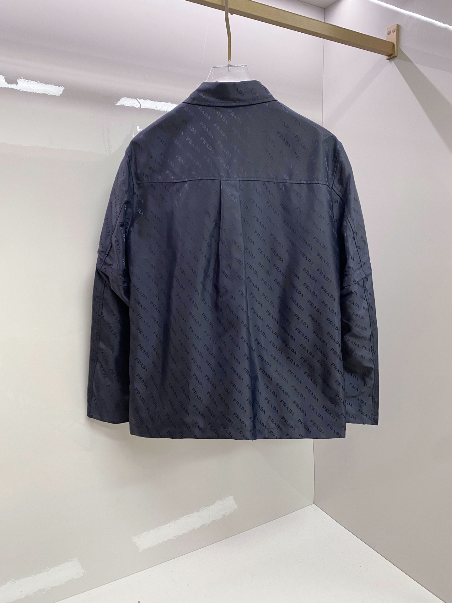 Prada 普拉达 2026ss春季新款夹克外套全高端版本！高定专柜面料辅料，透气舒适度高，细节无可挑剔
