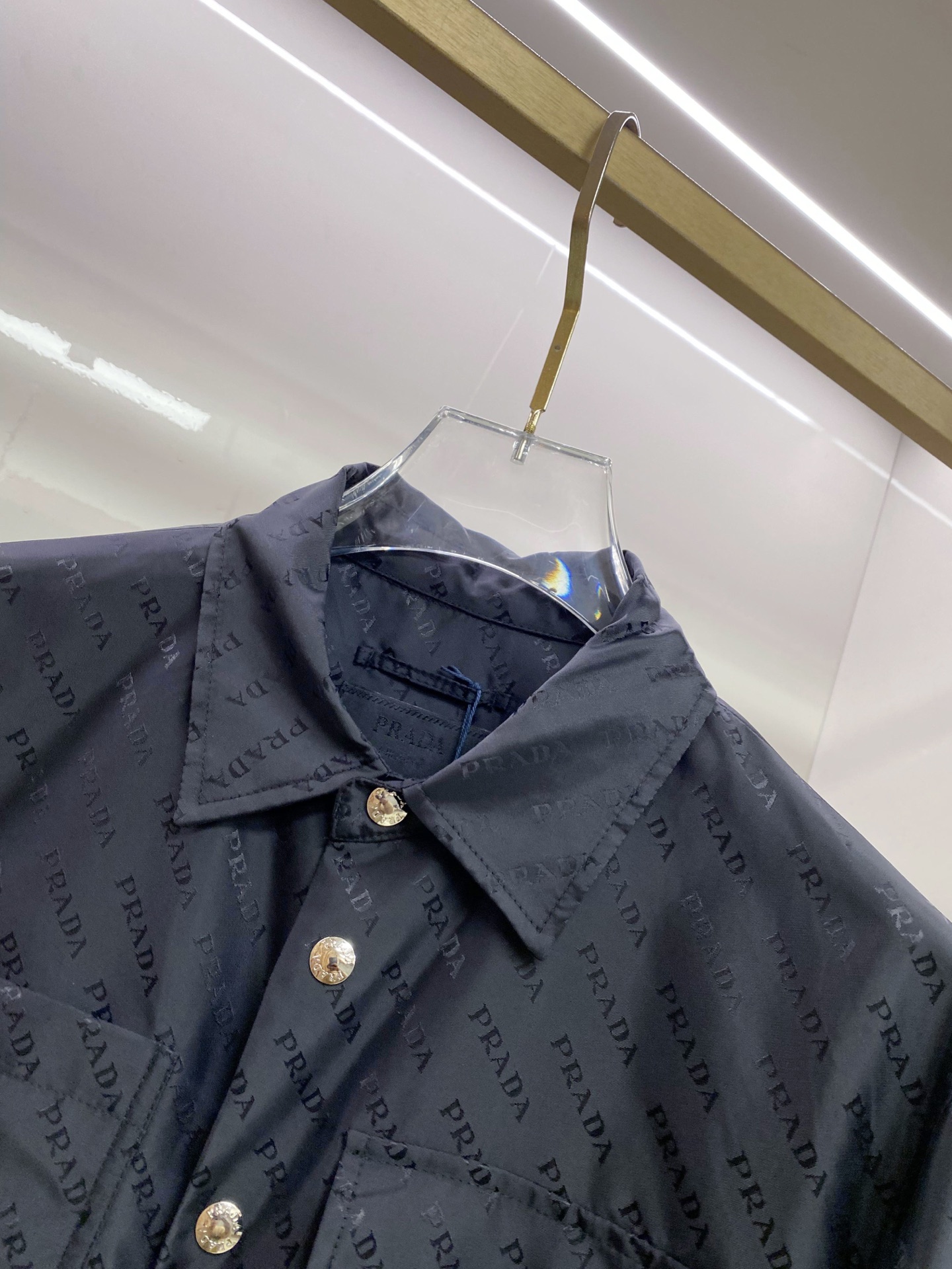 Prada 普拉达 2026ss春季新款夹克外套全高端版本！高定专柜面料辅料，透气舒适度高，细节无可挑剔