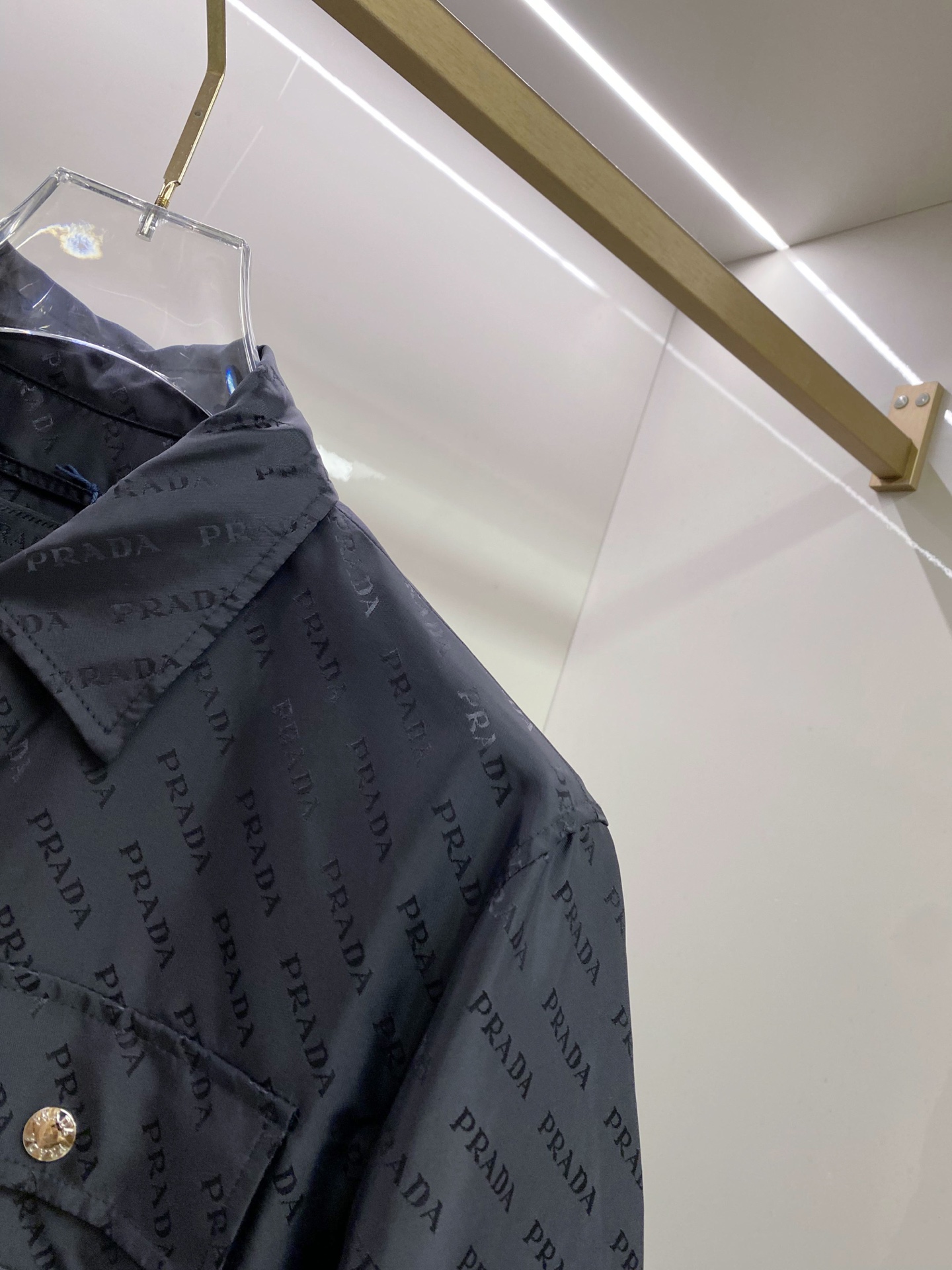 Prada 普拉达 2026ss春季新款夹克外套全高端版本！高定专柜面料辅料，透气舒适度高，细节无可挑剔