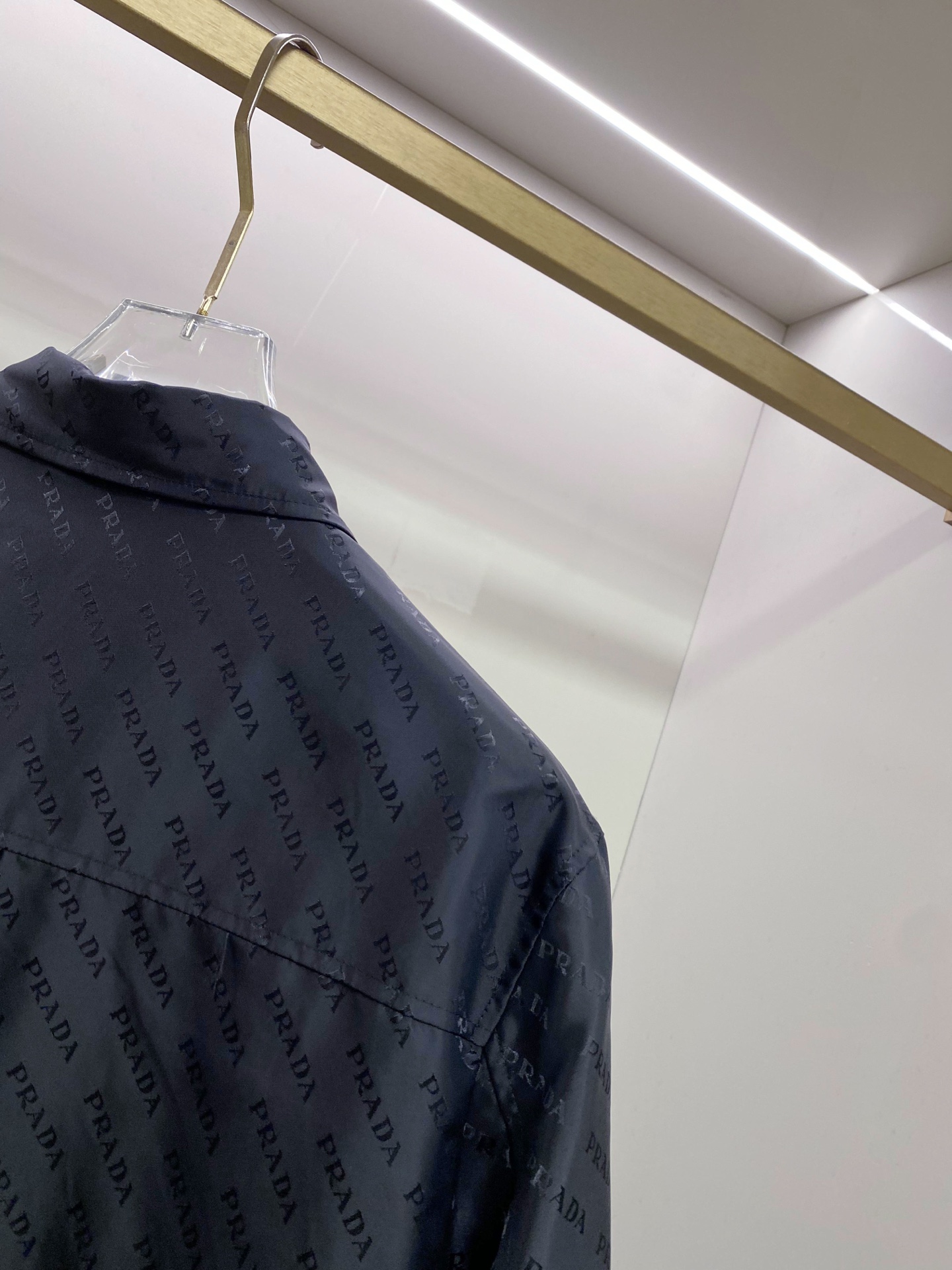 Prada 普拉达 2026ss春季新款夹克外套全高端版本！高定专柜面料辅料，透气舒适度高，细节无可挑剔