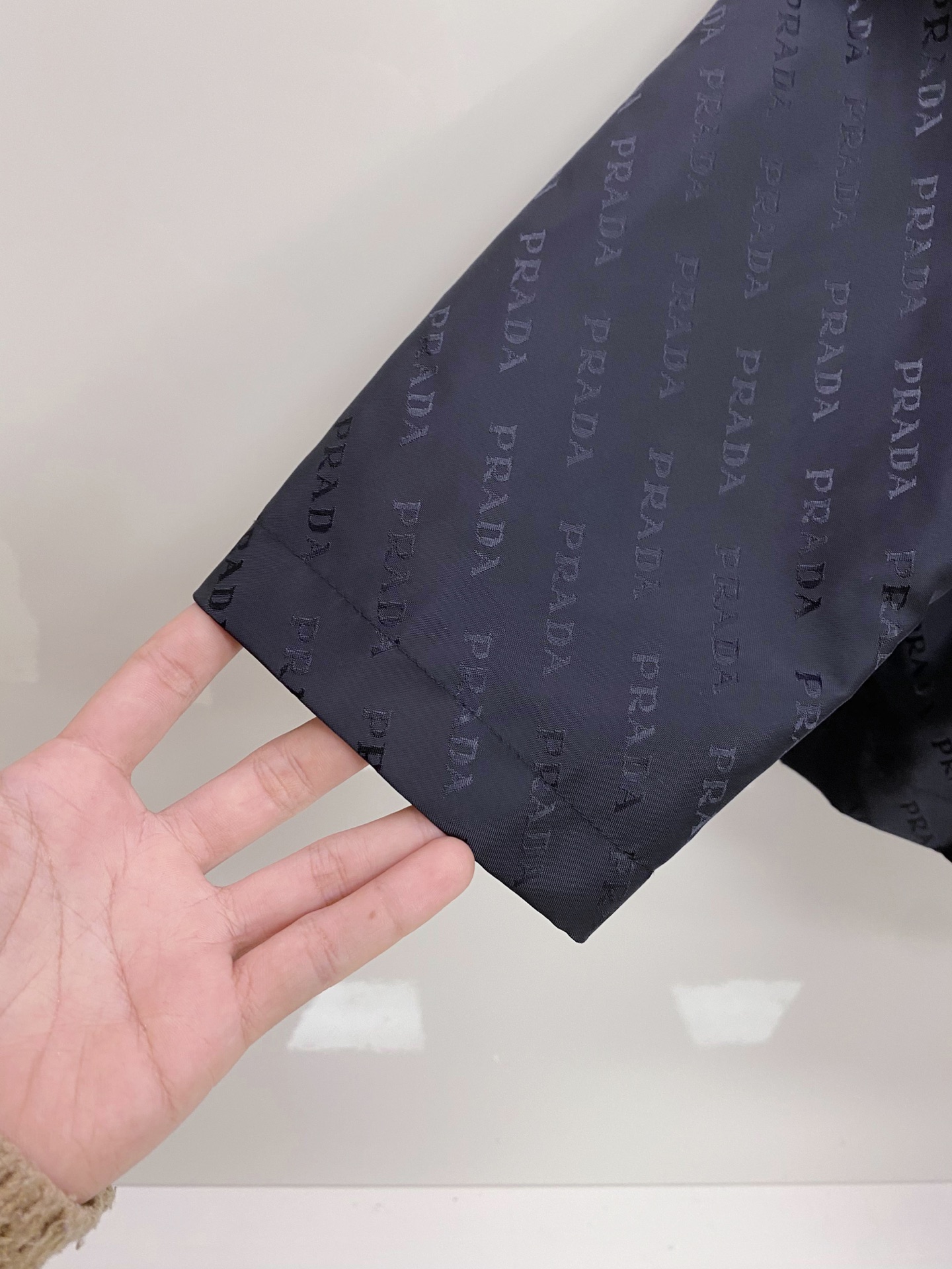 Prada 普拉达 2026ss春季新款夹克外套全高端版本！高定专柜面料辅料，透气舒适度高，细节无可挑剔