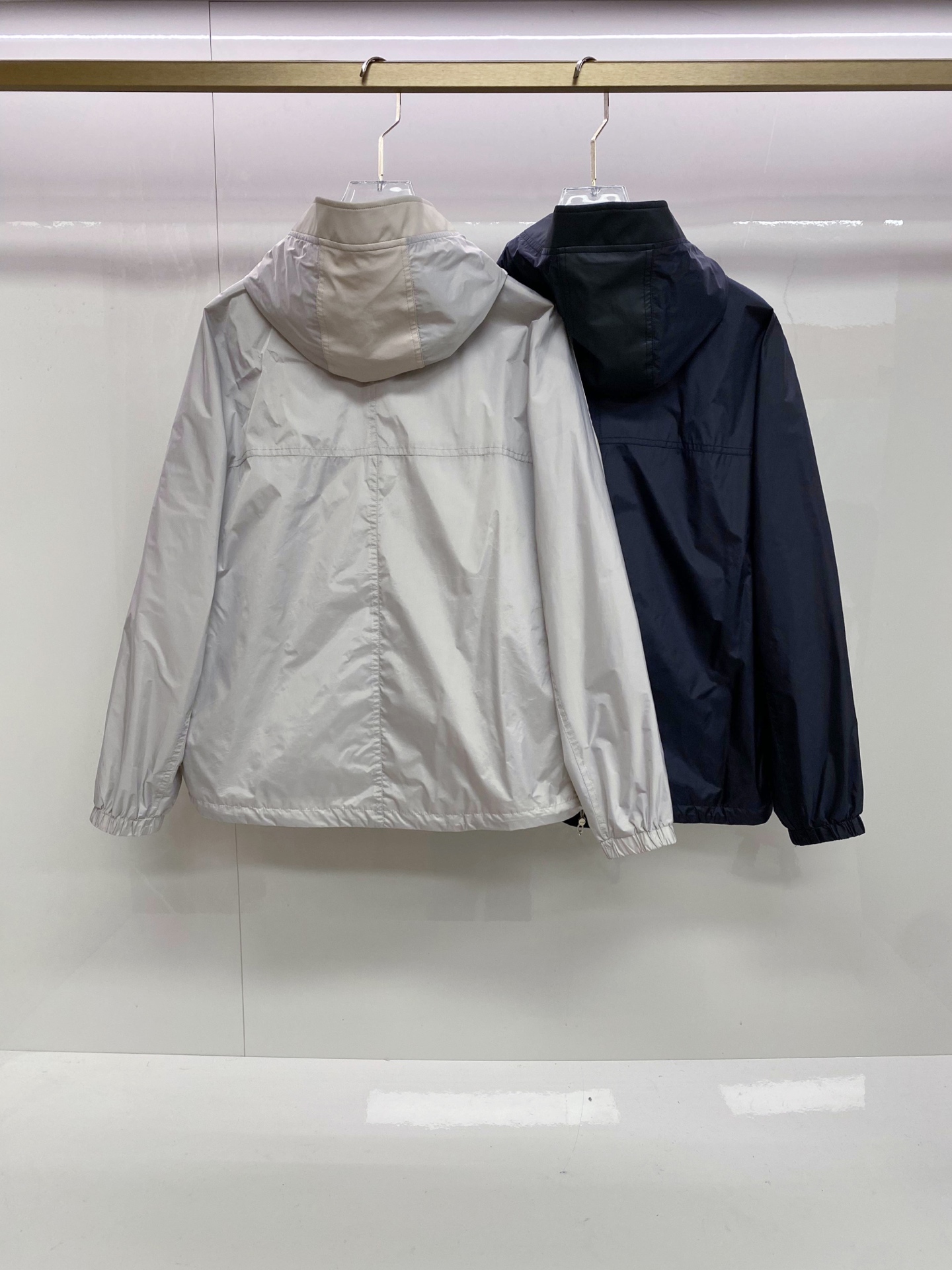 Prada 普拉达 2026ss春季新款连帽夹克外套全高端版本！高定专柜面料辅料，透气舒适度高，细节无可