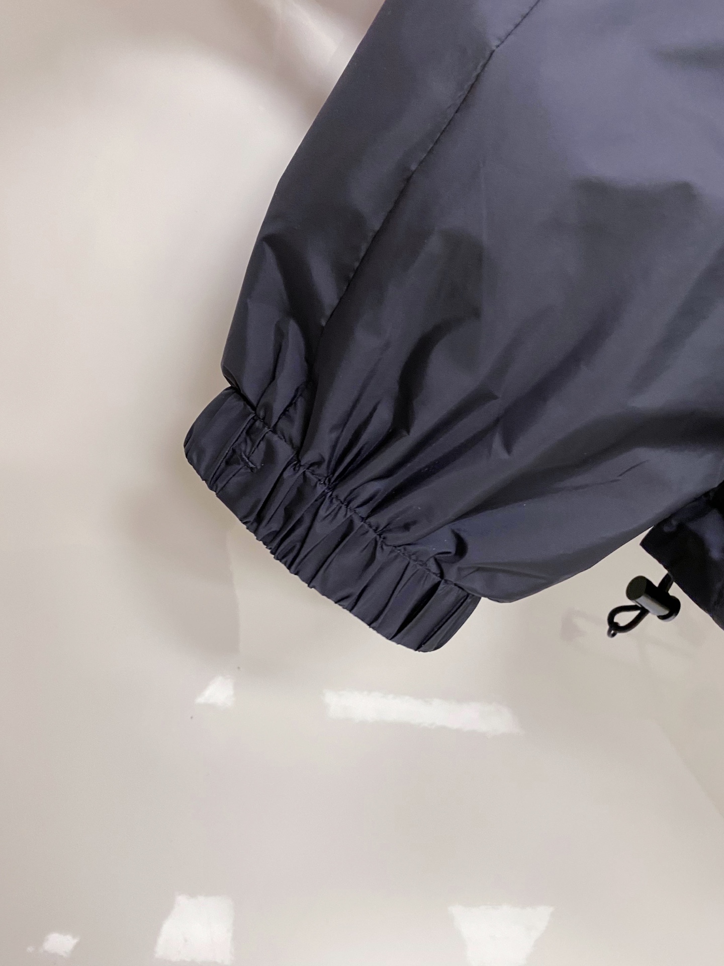 Prada 普拉达 2026ss春季新款连帽夹克外套全高端版本！高定专柜面料辅料，透气舒适度高，细节无可