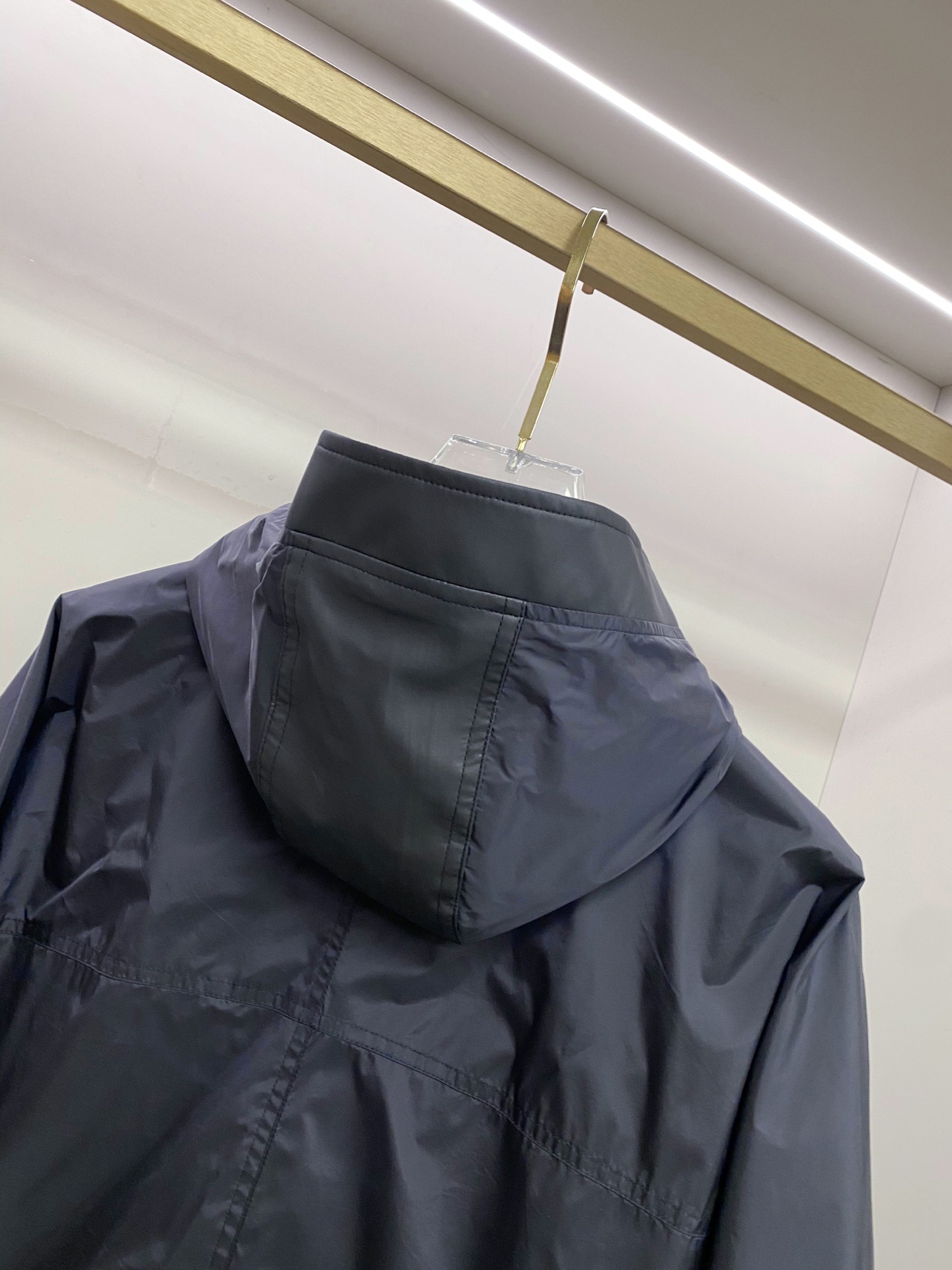 Prada 普拉达 2026ss春季新款连帽夹克外套全高端版本！高定专柜面料辅料，透气舒适度高，细节无可