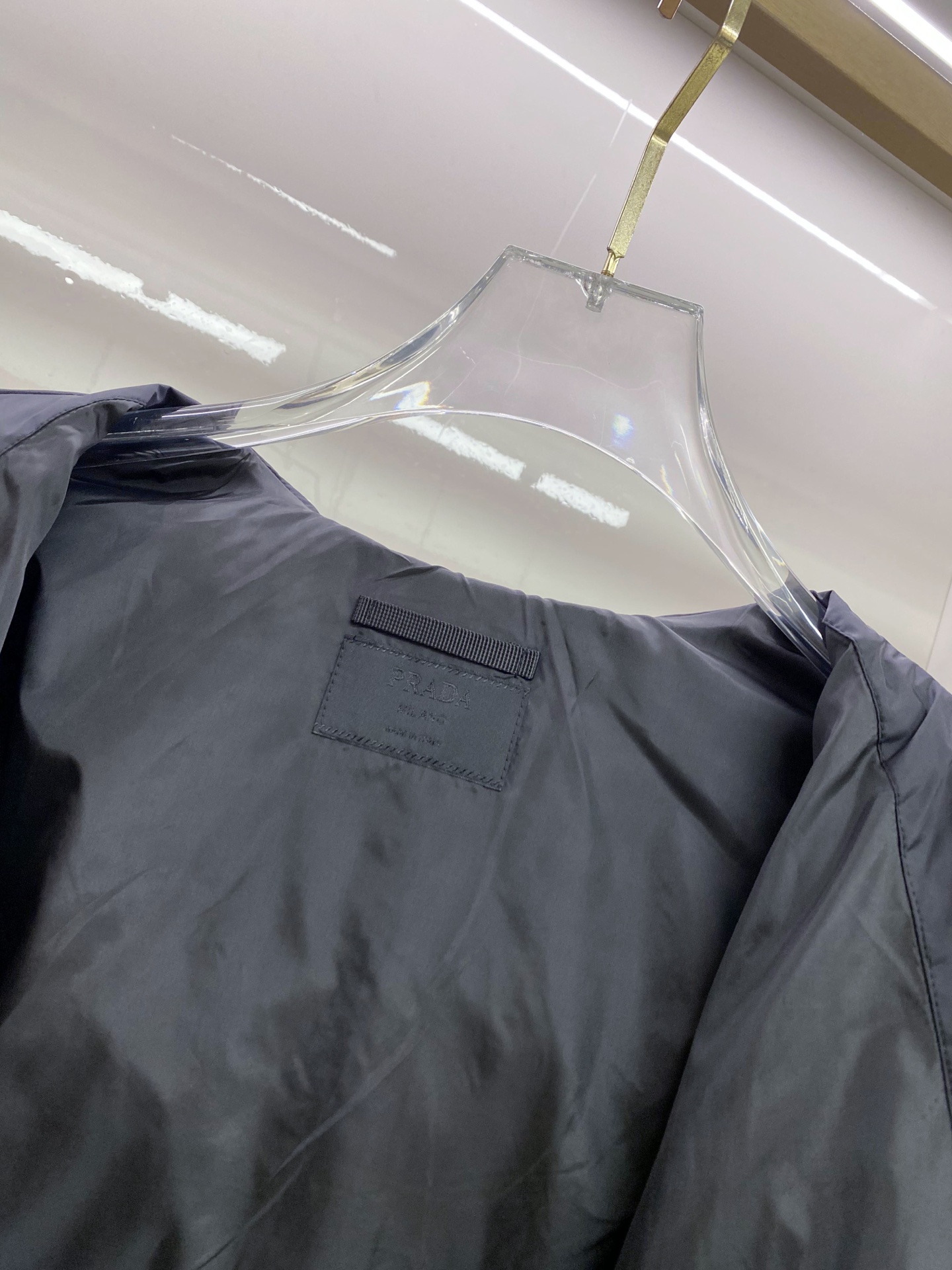 Prada 普拉达 2026ss春季新款连帽夹克外套全高端版本！高定专柜面料辅料，透气舒适度高，细节无可