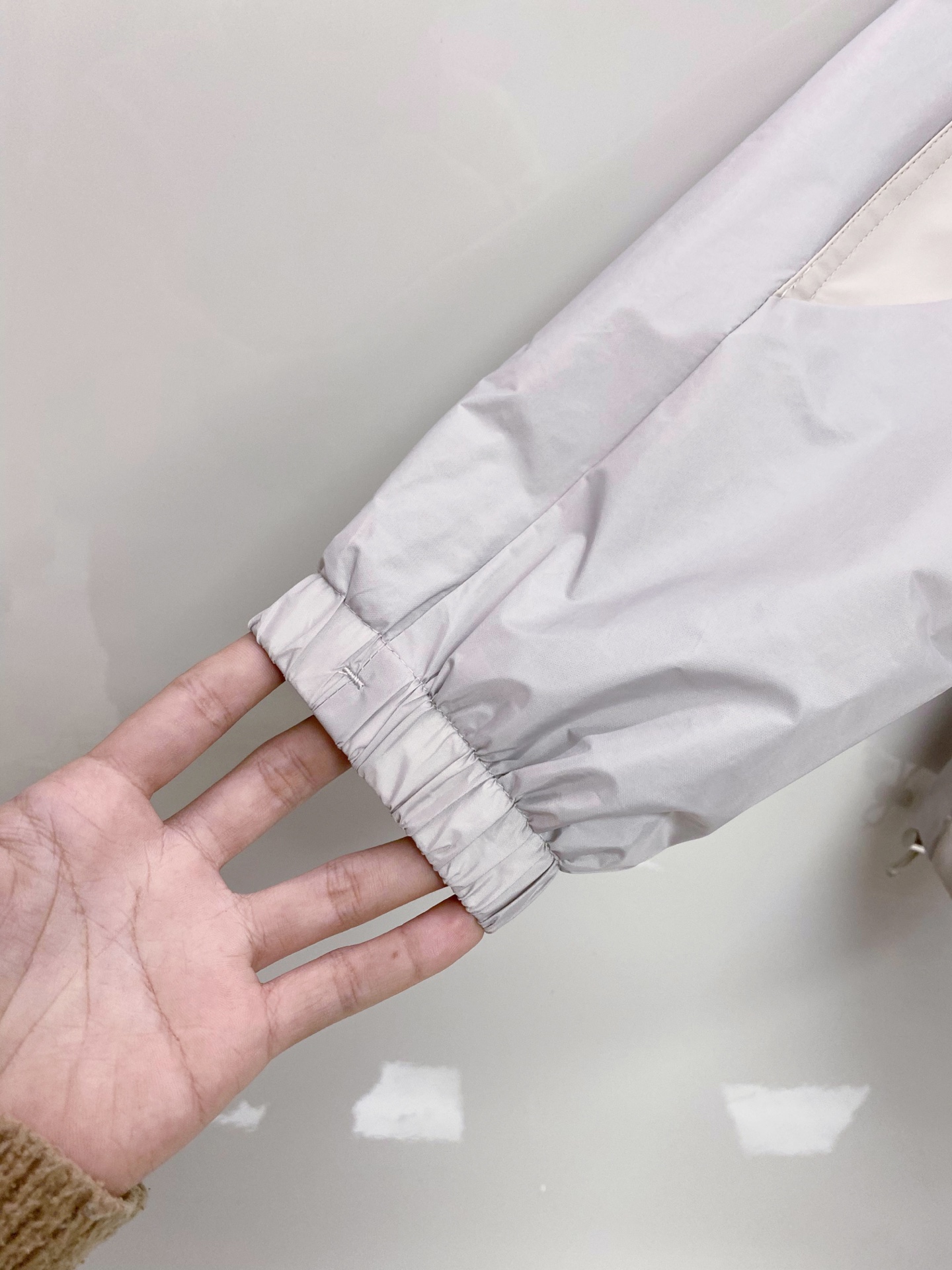 Prada 普拉达 2026ss春季新款连帽夹克外套全高端版本！高定专柜面料辅料，透气舒适度高，细节无可