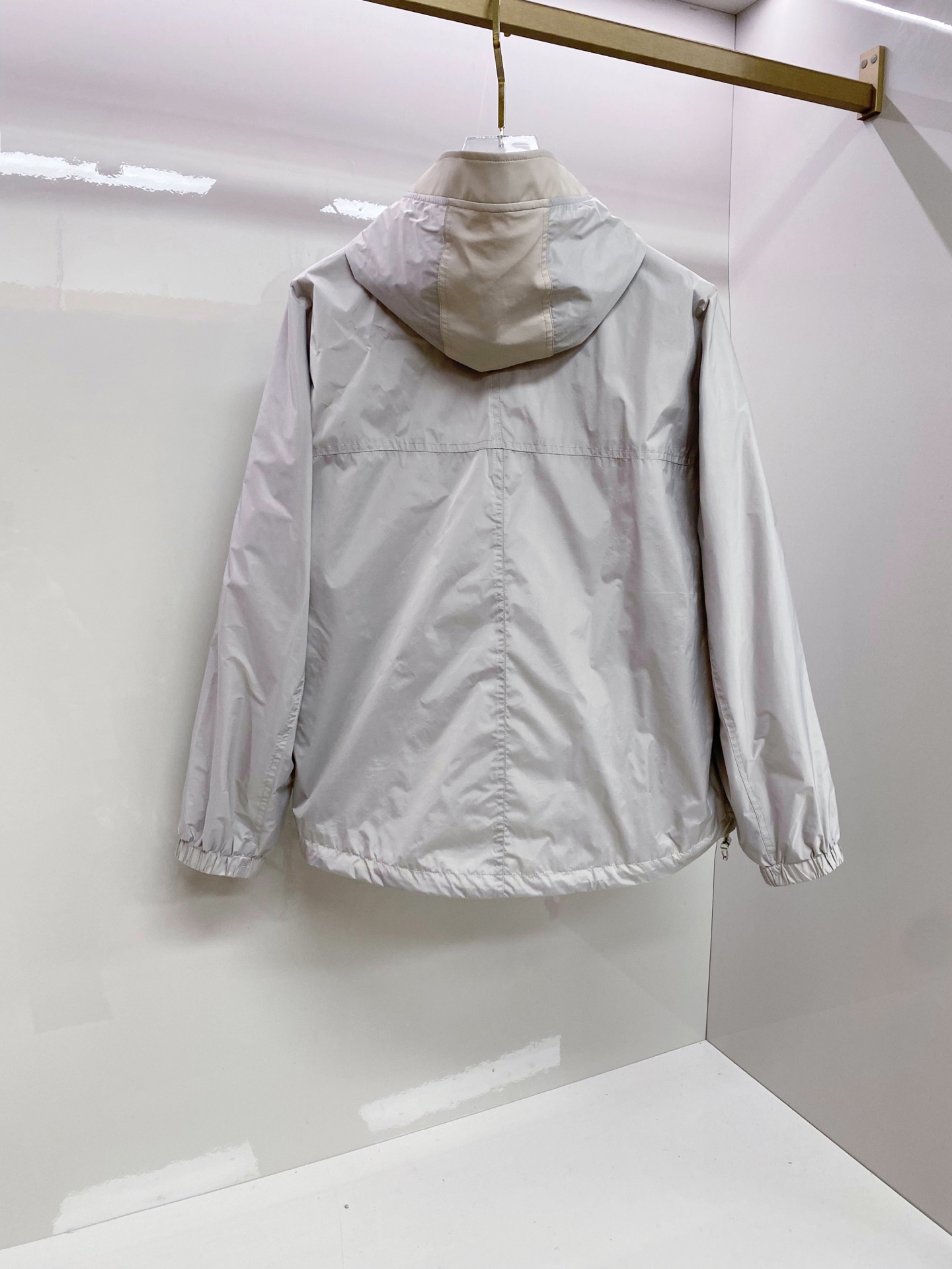 Prada 普拉达 2026ss春季新款连帽夹克外套全高端版本！高定专柜面料辅料，透气舒适度高，细节无可