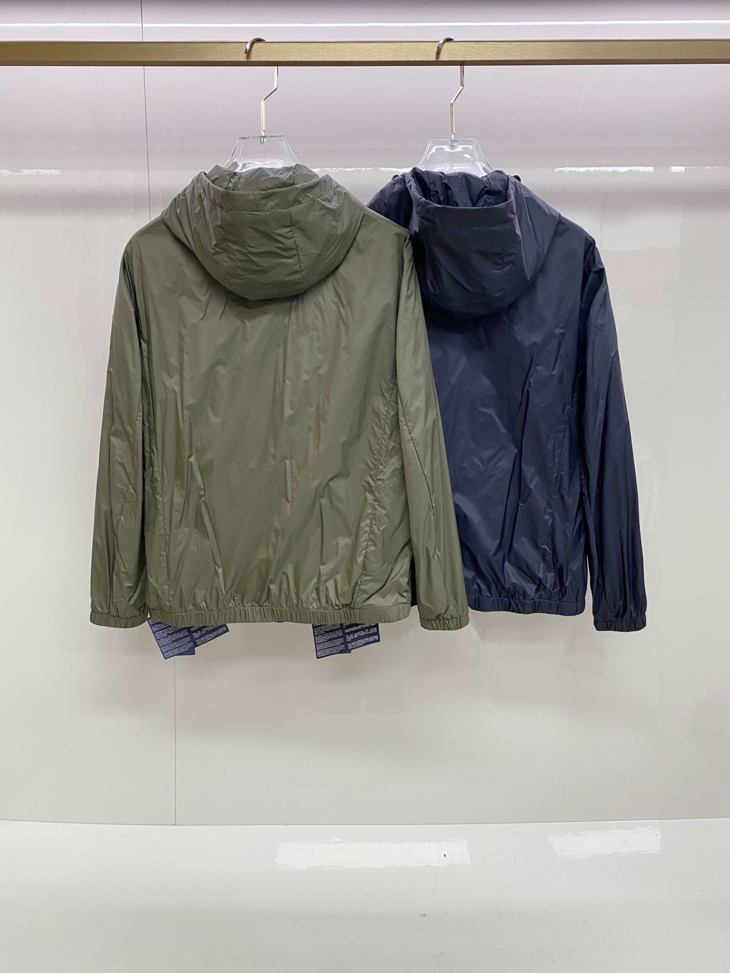 Prada 普拉达 2026ss春季新款连帽夹克外套全高端版本！高定专柜面料辅料，透气舒适度高，细节无可