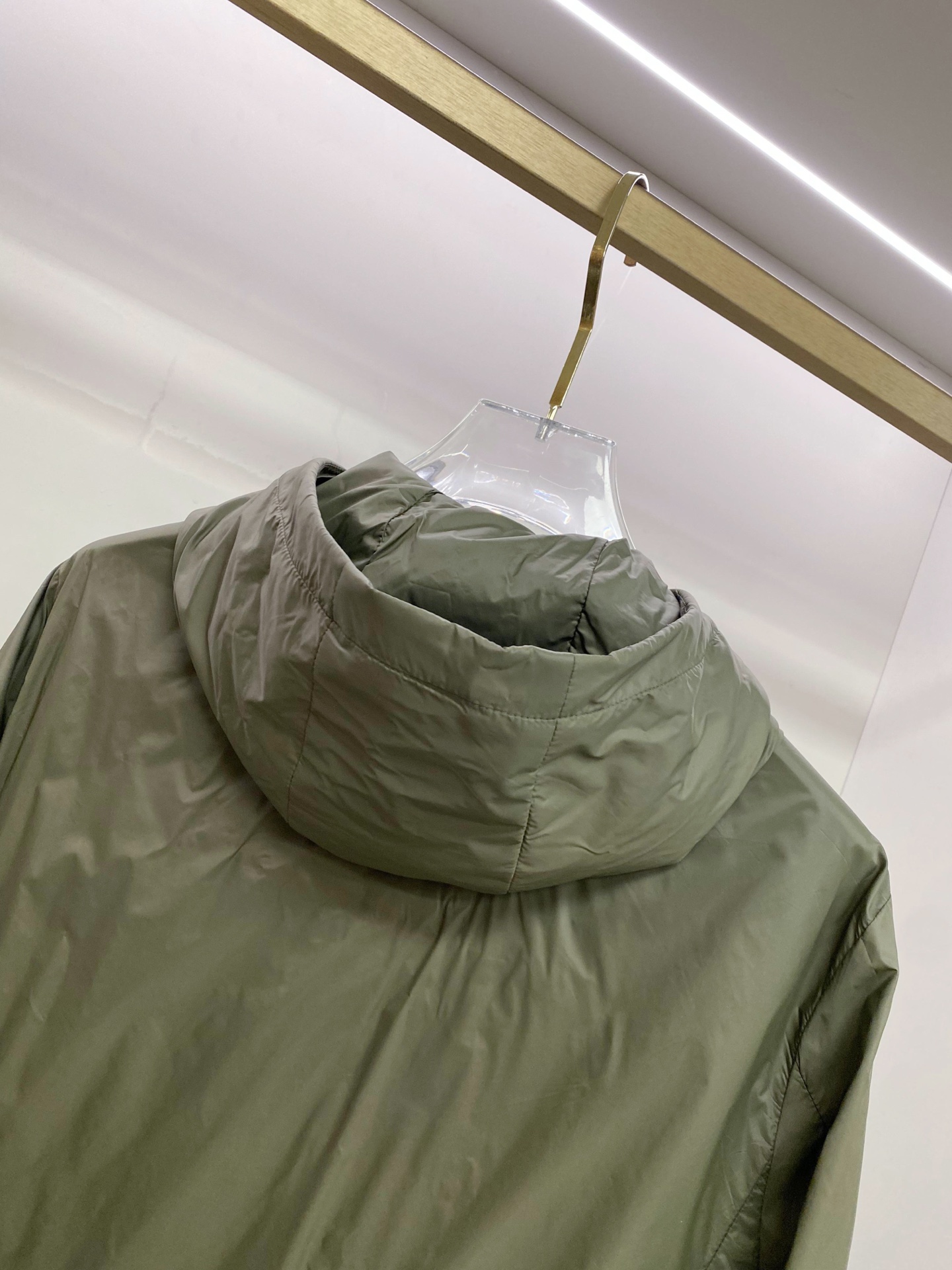 Prada 普拉达 2026ss春季新款连帽夹克外套全高端版本！高定专柜面料辅料，透气舒适度高，细节无可