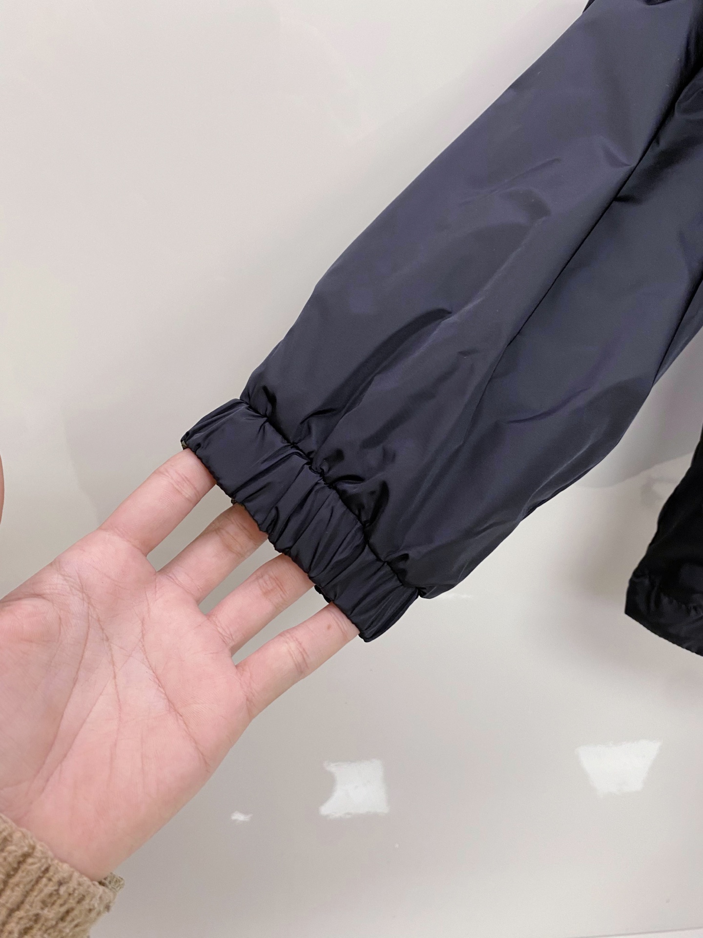 Prada 普拉达 2026ss春季新款连帽夹克外套全高端版本！高定专柜面料辅料，透气舒适度高，细节无可