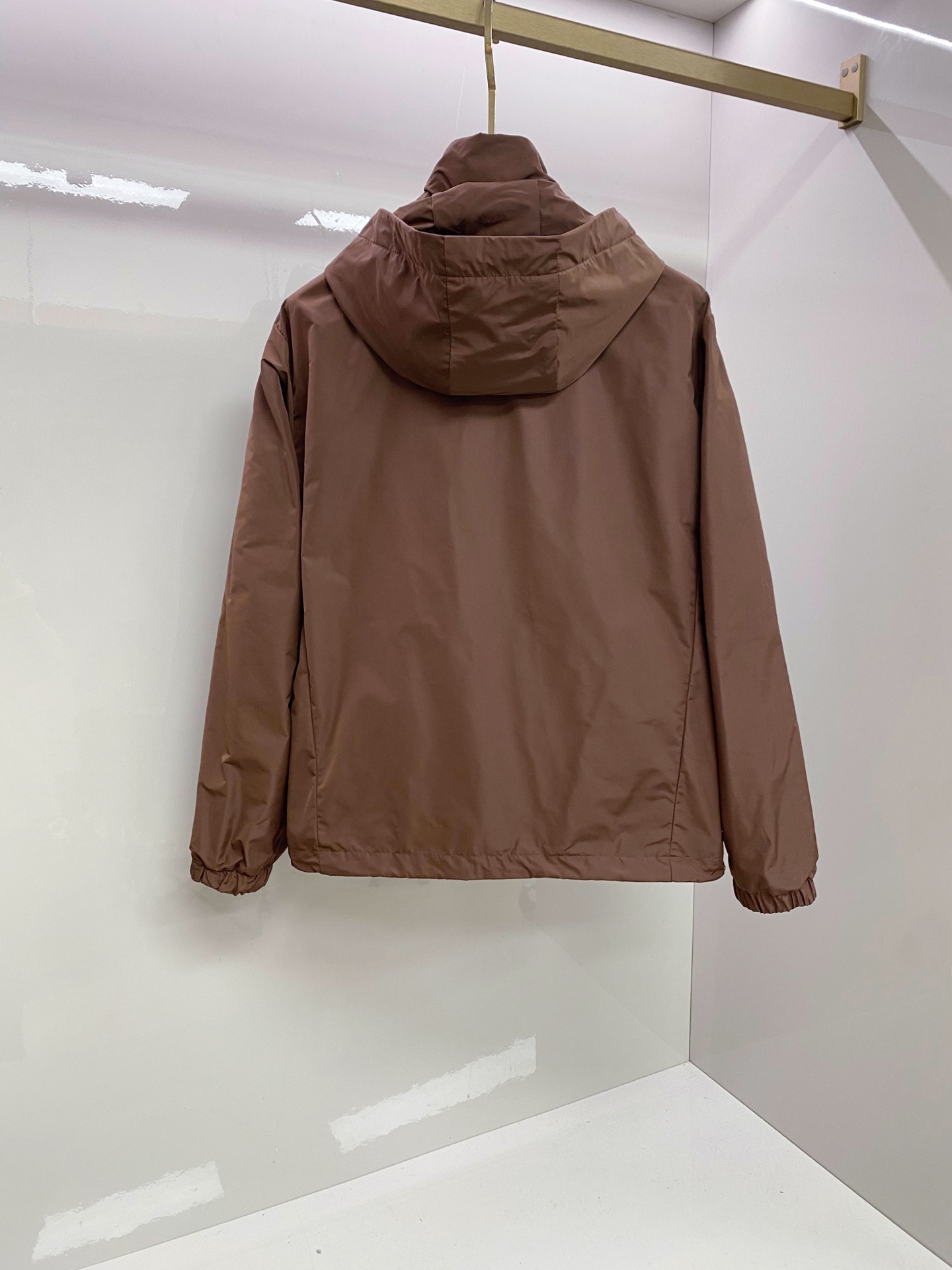 Prada 普拉达 2026ss春季新款连帽夹克外套全高端版本！高定专柜面料辅料，透气舒适度高，细节无可