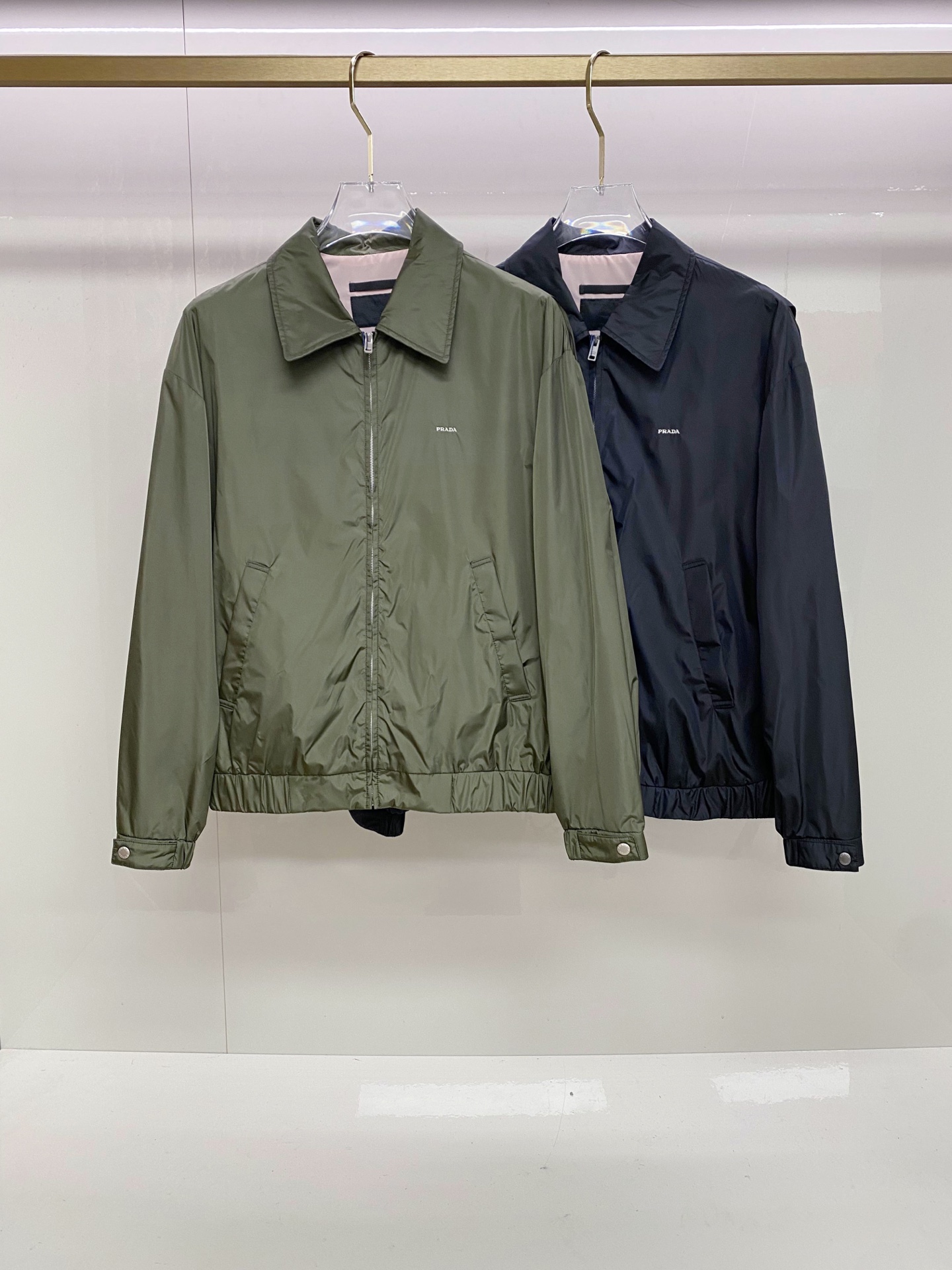 Prada 普拉达 2026ss春季新款翻领夹克外套全高端版本！高定专柜面料辅料，透气舒适度高，细节无可