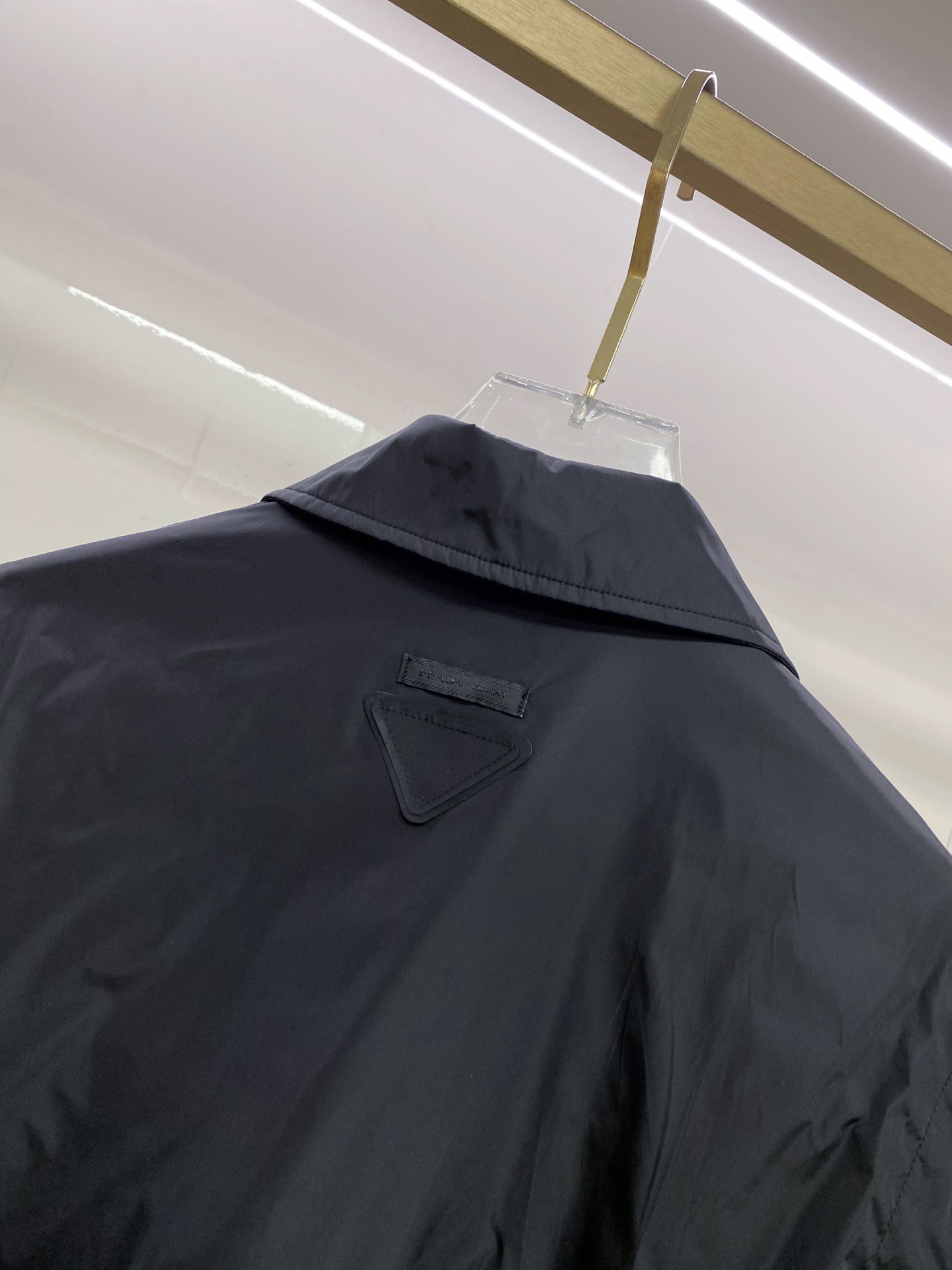 Prada 普拉达 2026ss春季新款翻领夹克外套全高端版本！高定专柜面料辅料，透气舒适度高，细节无可