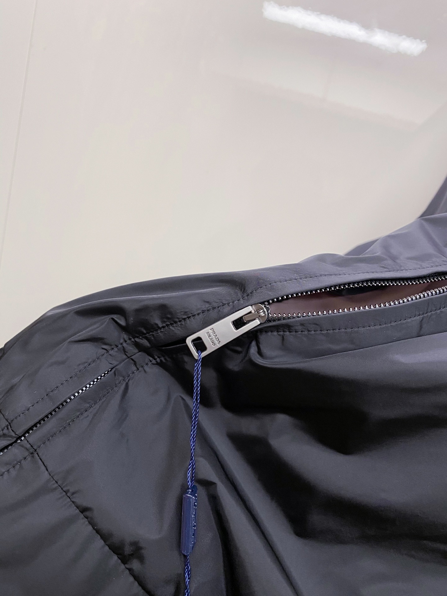 Prada 普拉达 2026ss春季新款翻领夹克外套全高端版本！高定专柜面料辅料，透气舒适度高，细节无可