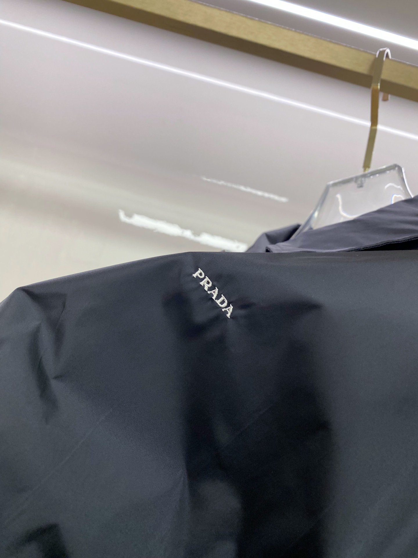 Prada 普拉达 2026ss春季新款翻领夹克外套全高端版本！高定专柜面料辅料，透气舒适度高，细节无可