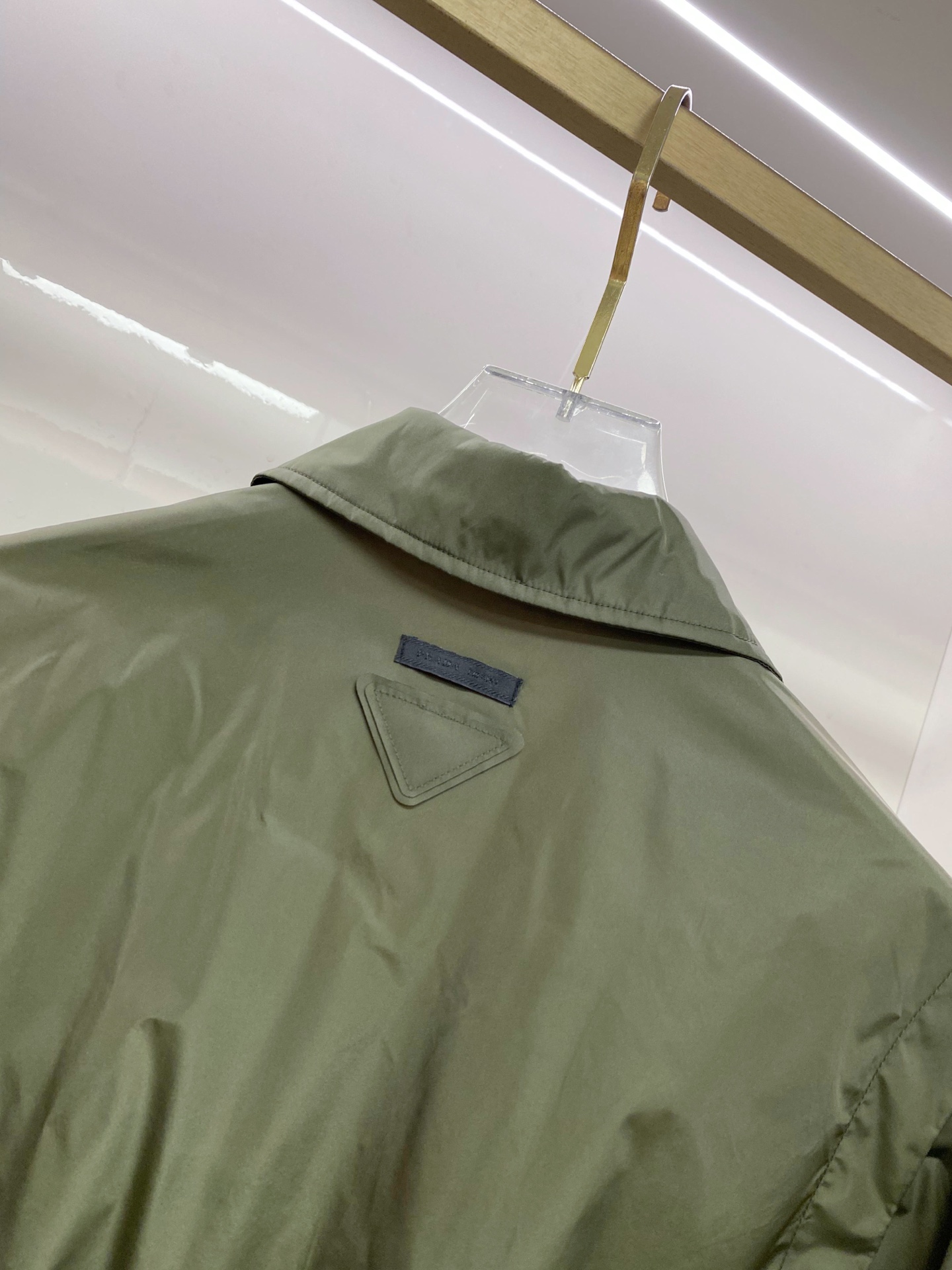 Prada 普拉达 2026ss春季新款翻领夹克外套全高端版本！高定专柜面料辅料，透气舒适度高，细节无可