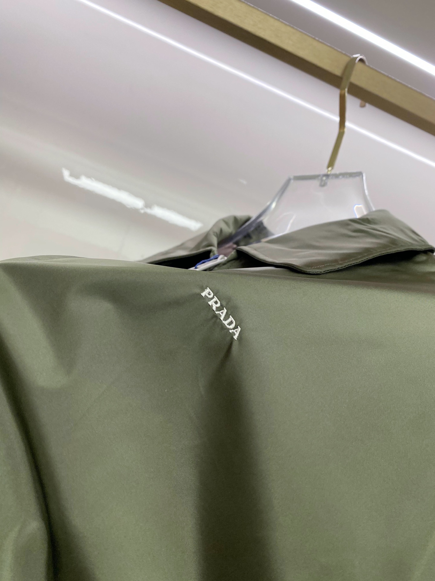 Prada 普拉达 2026ss春季新款翻领夹克外套全高端版本！高定专柜面料辅料，透气舒适度高，细节无可