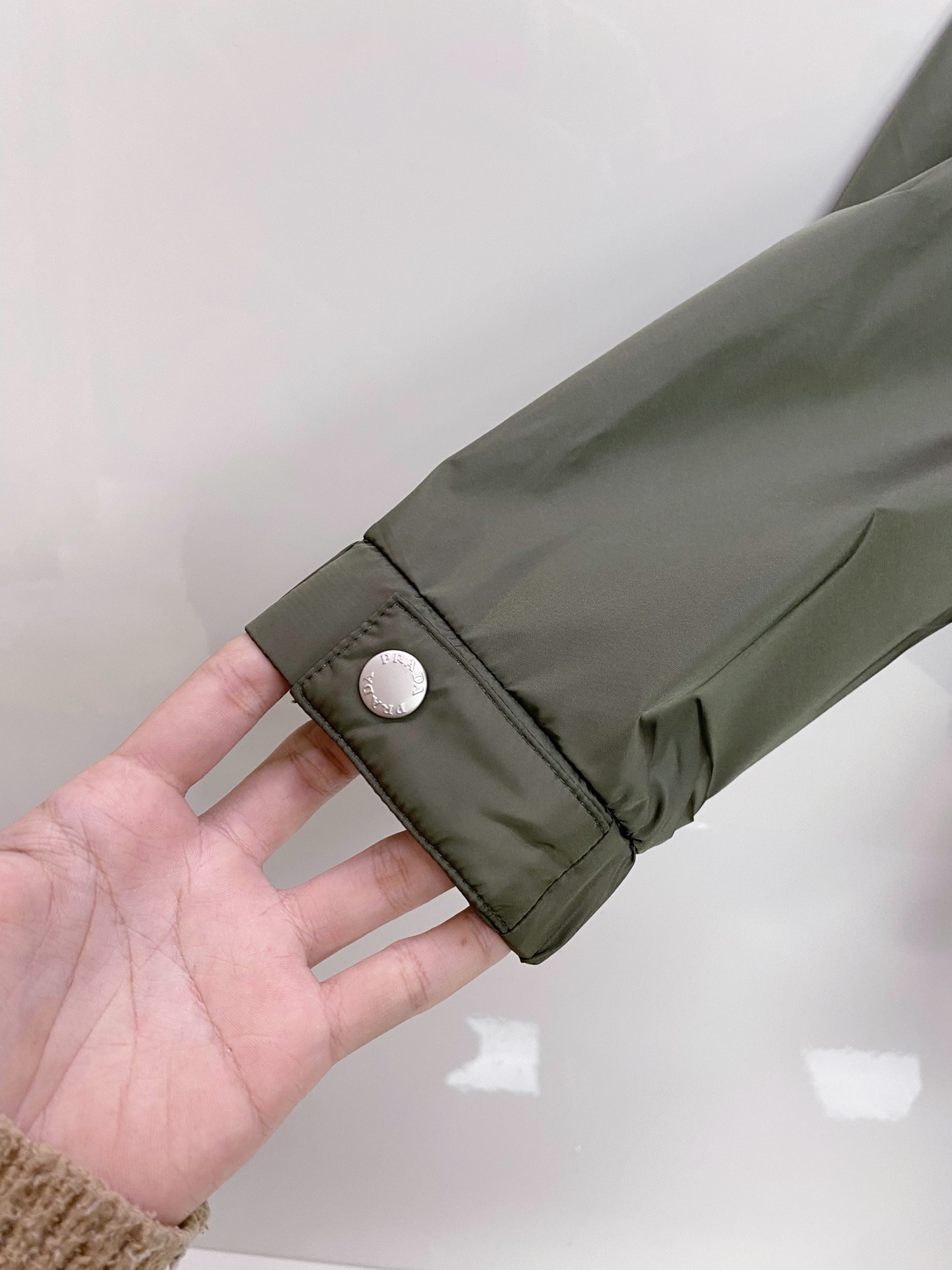 Prada 普拉达 2026ss春季新款翻领夹克外套全高端版本！高定专柜面料辅料，透气舒适度高，细节无可