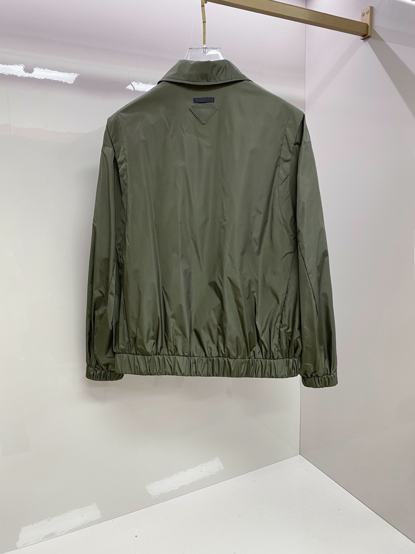 Prada 普拉达 2026ss春季新款翻领夹克外套全高端版本！高定专柜面料辅料，透气舒适度高，细节无可