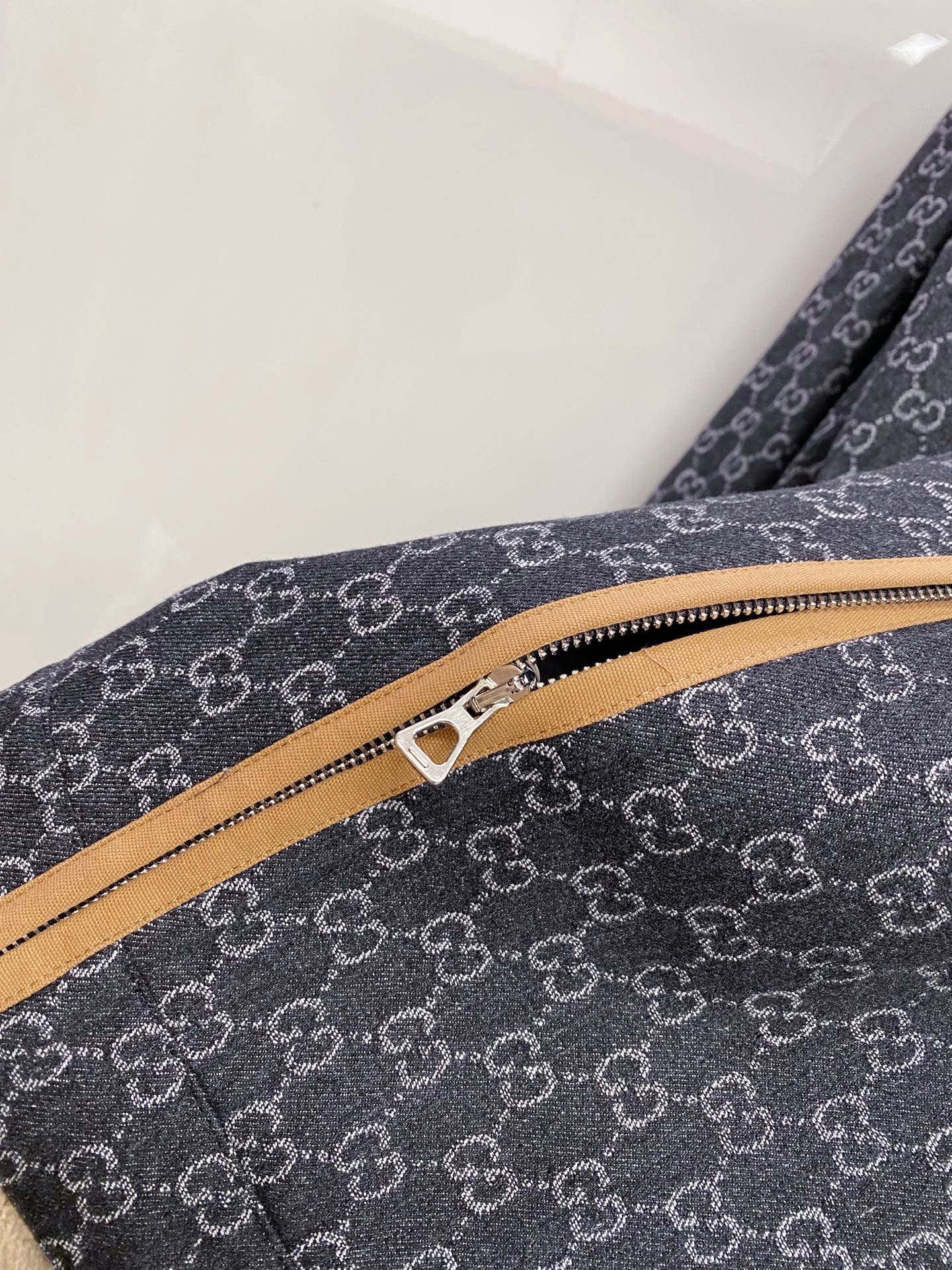 Gucci 古齐 2026ss春季新款夹克外套全高端版本！高定专柜面料辅料，透气舒适度高，细节无可挑剔，