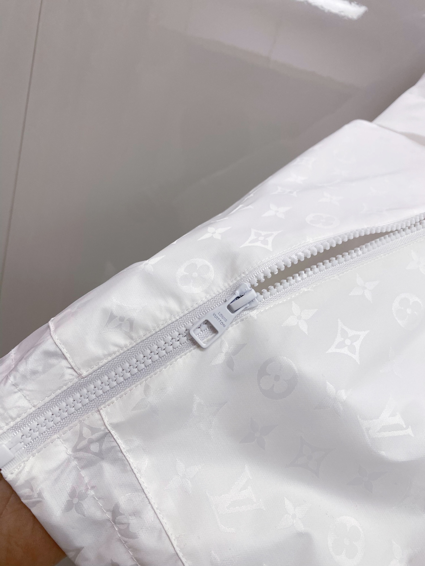 LV 2026ss春季新款夹克外套全高端版本！高定专柜面料辅料，透气舒适度高，细节无可挑剔，做工考究工艺