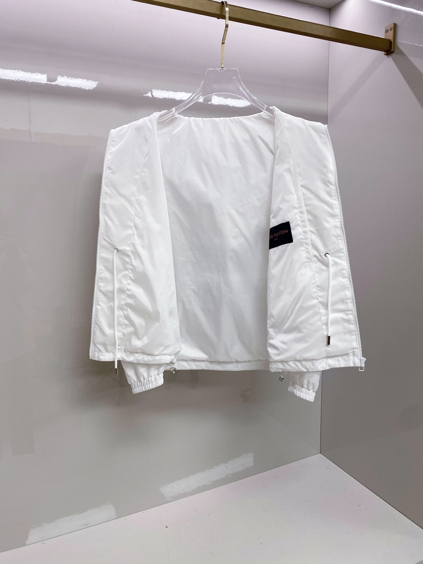 LV 2026ss春季新款夹克外套全高端版本！高定专柜面料辅料，透气舒适度高，细节无可挑剔，做工考究工艺