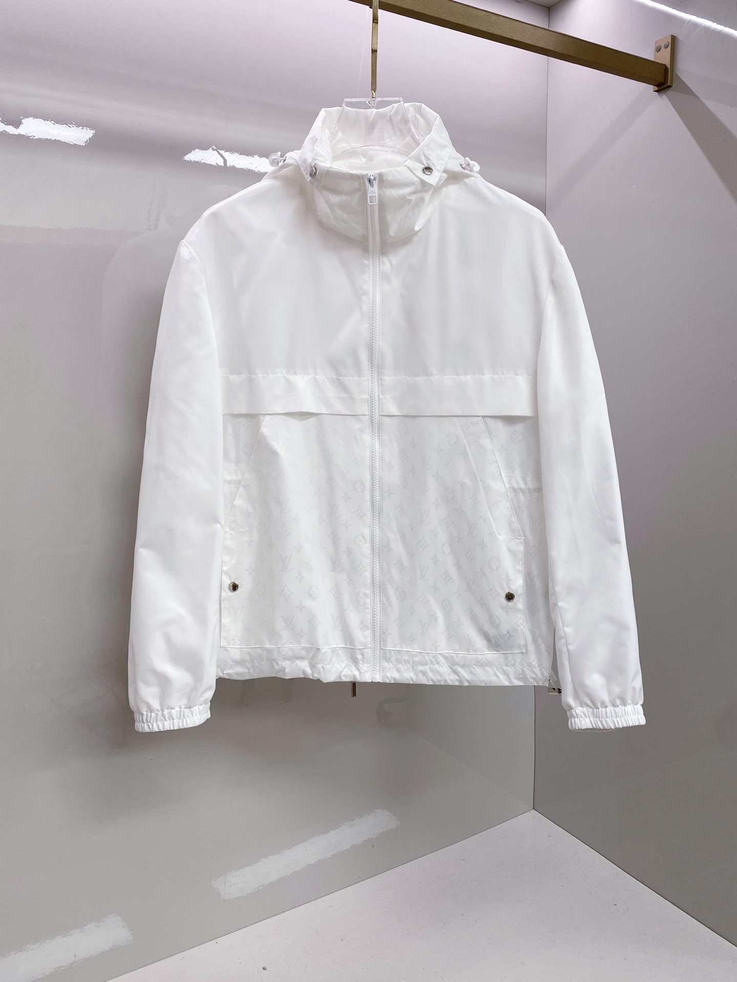 LV 2026ss春季新款夹克外套全高端版本！高定专柜面料辅料，透气舒适度高，细节无可挑剔，做工考究工艺